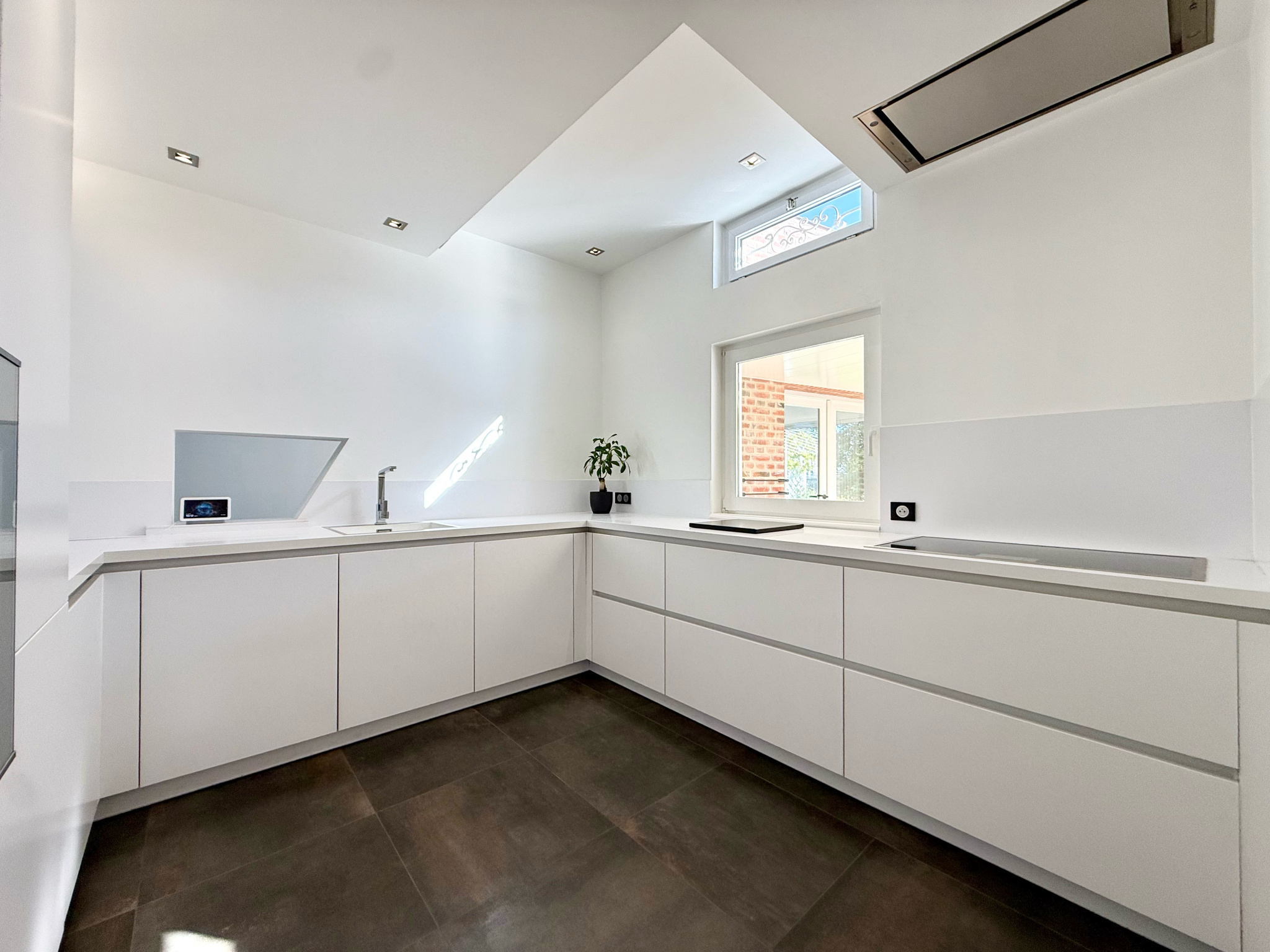 Immo80 – L'immobilier à Amiens et dans la Somme-AMIENS – QUARTIER SUD EST – MAISON DE MAITRE – 6 CHAMBRES – DEPENDANCES – JARDIN – DOUBLE GARAGE