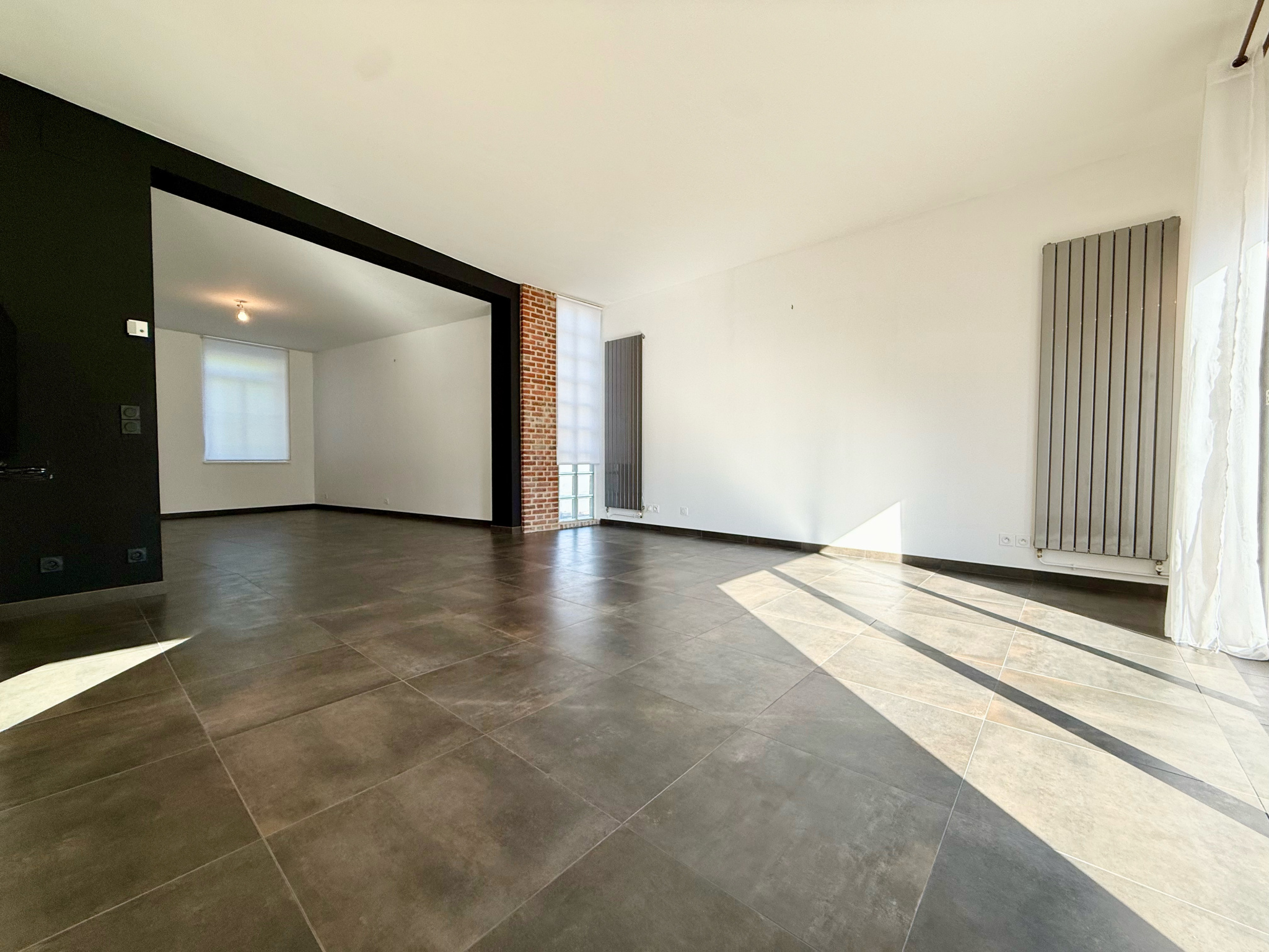 Immo80 – L'immobilier à Amiens et dans la Somme-AMIENS – QUARTIER SUD EST – MAISON DE MAITRE – 6 CHAMBRES – DEPENDANCES – JARDIN – DOUBLE GARAGE