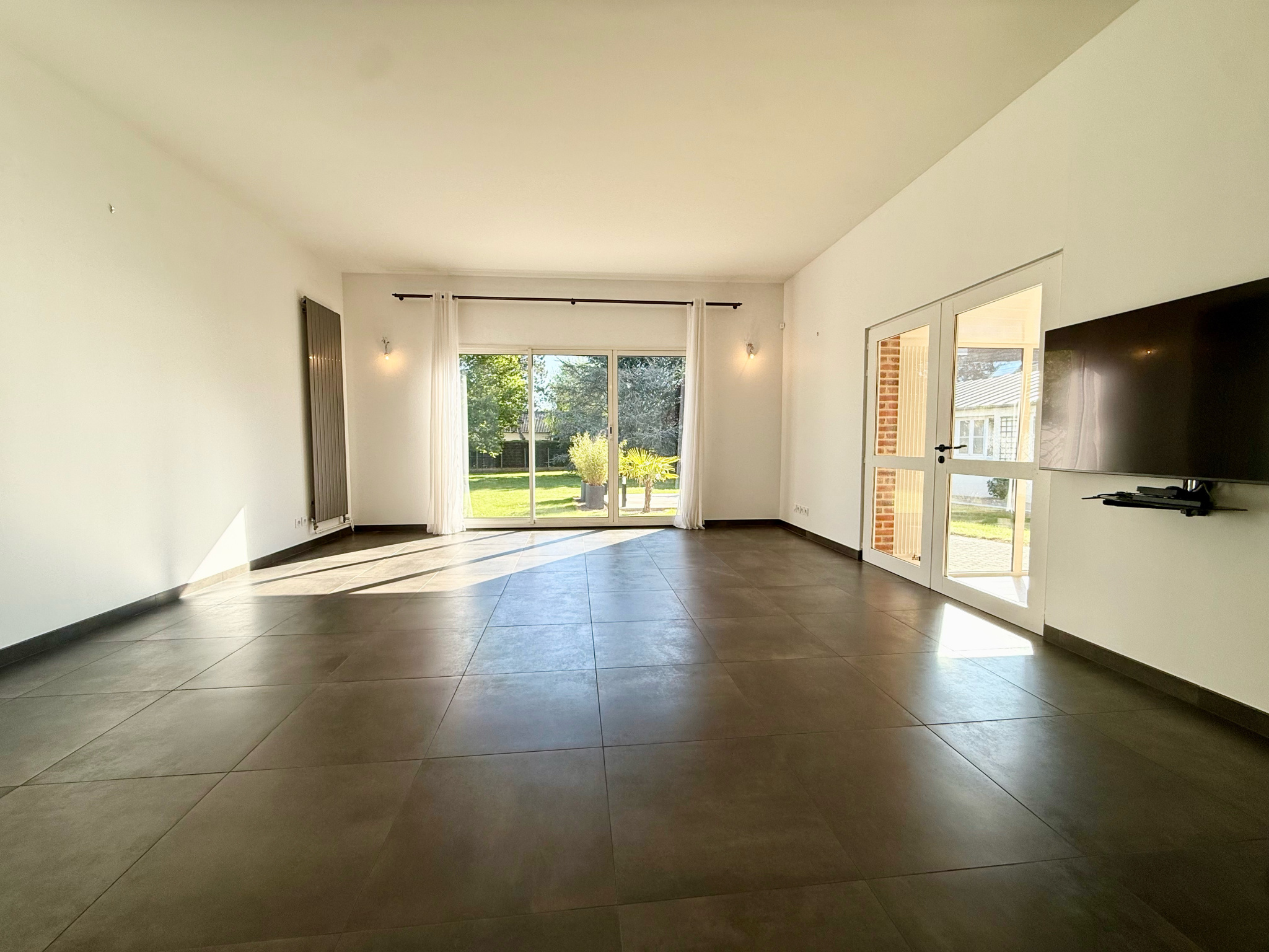 Immo80 – L'immobilier à Amiens et dans la Somme-AMIENS – QUARTIER SUD EST – MAISON DE MAITRE – 6 CHAMBRES – DEPENDANCES – JARDIN – DOUBLE GARAGE