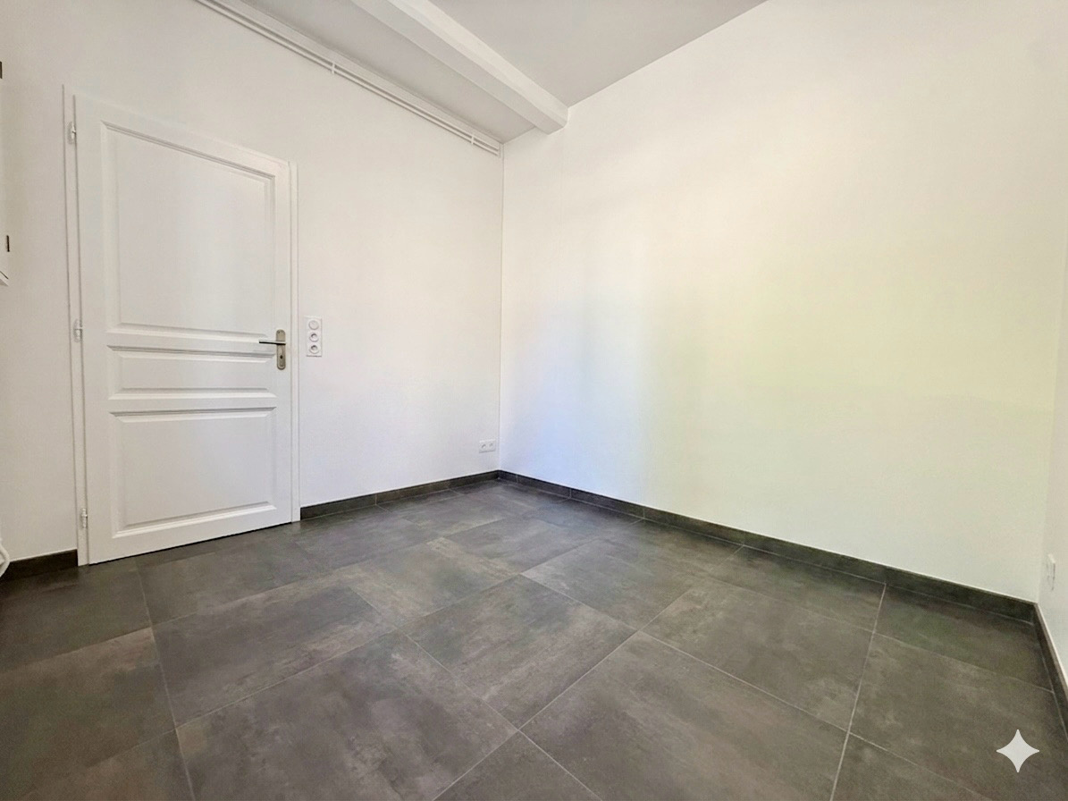 Immo80 – L'immobilier à Amiens et dans la Somme-AMIENS – QUARTIER SUD EST – MAISON DE MAITRE – 6 CHAMBRES – DEPENDANCES – JARDIN – DOUBLE GARAGE