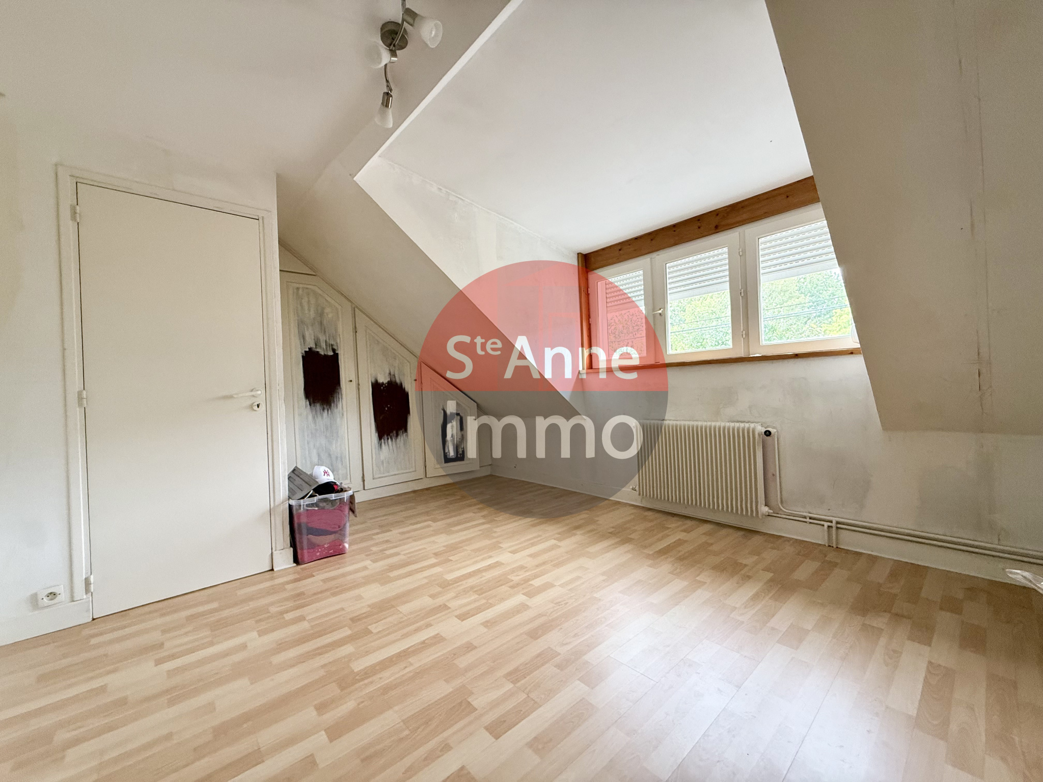 Immo80 – L'immobilier à Amiens et dans la Somme-ROYE – MAISON INDIVIDUELLE – 175m2 – 5 CHAMBRES – AUTONOMIE DE PLAIN PIED – GARAGE – DEPENDANCE – JARDIN