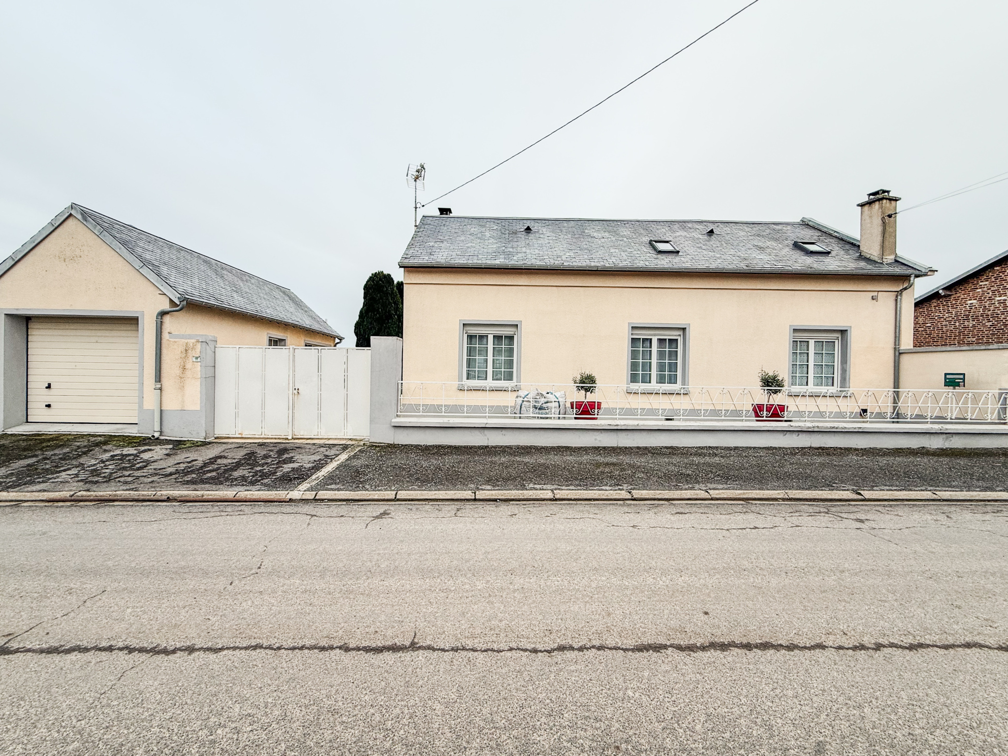 Immo80 – L'immobilier à Amiens et dans la Somme-CHAMPIEN – MAISON INDIVIDUELLE – 2 CHAMBRES – GARAGE – JARDIN –...