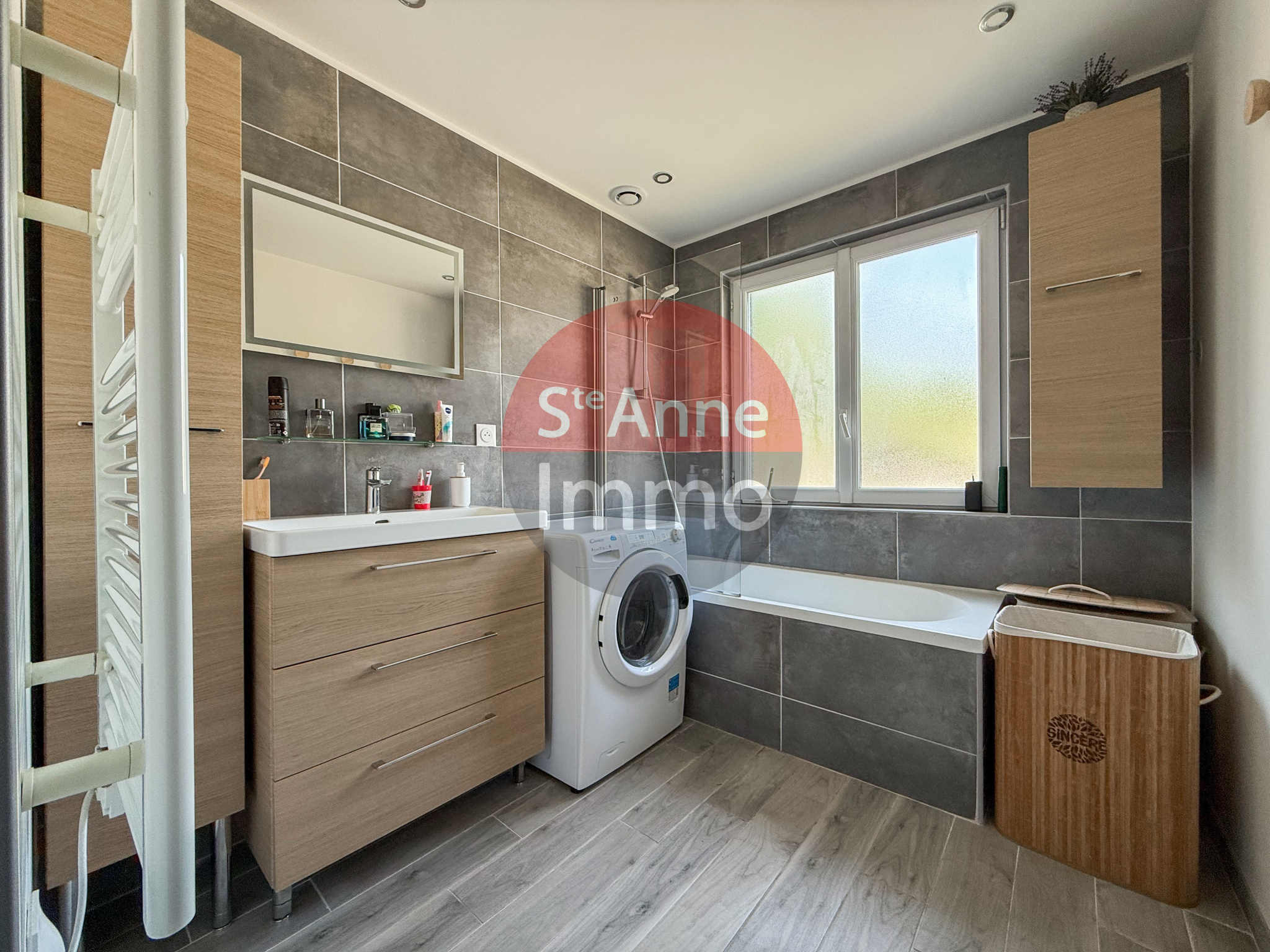 Immo80 – L'immobilier à Amiens et dans la Somme-DOMART-SUR-LA-LUCE – 135m2 – PAVILLON INDIVIDUEL – AUTONOMIE DE PLAIN PIED – 4 CHAMBRES – JARDIN – PISCINE – T