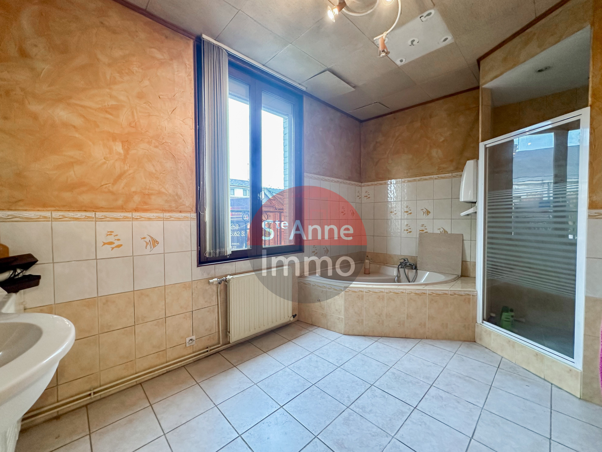 Immo80 – L'immobilier à Amiens et dans la Somme-ALBERT – MAISON SEMI-MOTOYENNE AVEC LOCAL COMMERCIAL – GARAGE – JARDIN – TERRASSE