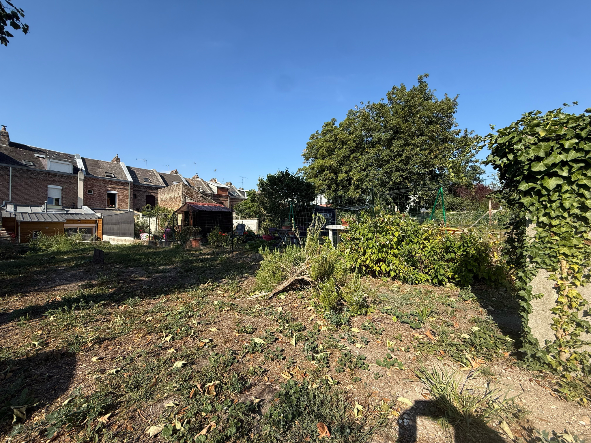 Immo80 – L'immobilier à Amiens et dans la Somme-AMIENS – QUARTIER SAINT PIERRE – AMIENOISE ENTIEREMENT RENOVER – 3 CHAMBRES – JARDIN – TERRASSE