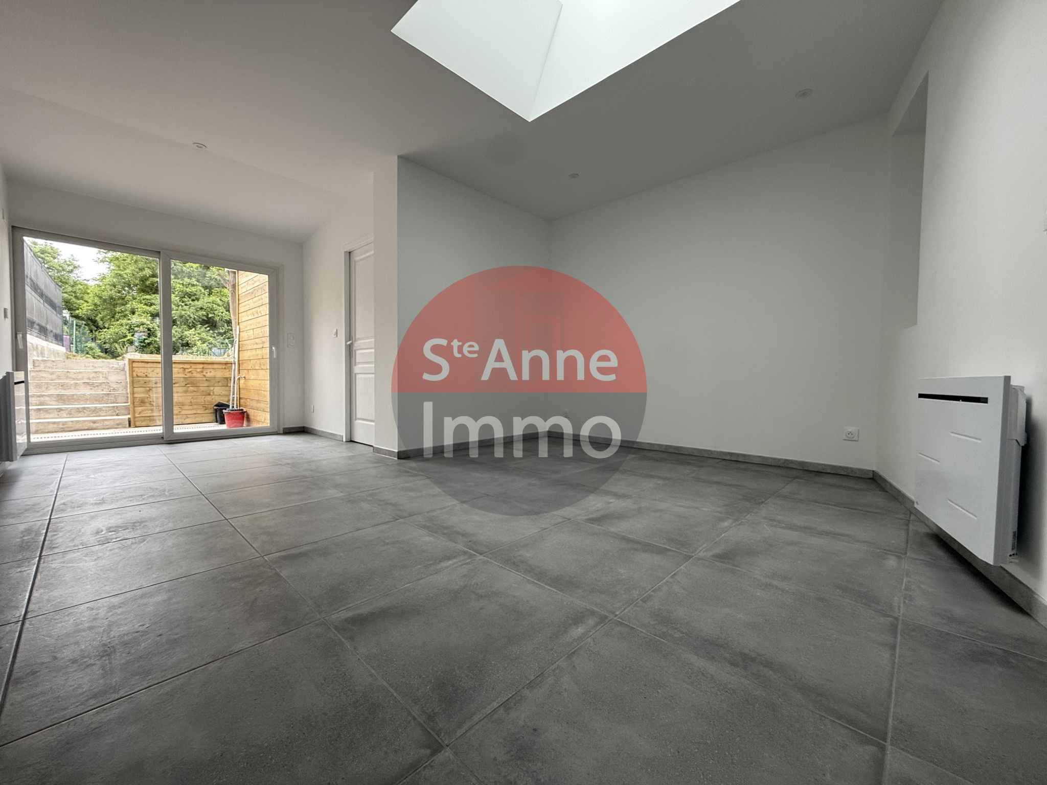 Immo80 – L'immobilier à Amiens et dans la Somme-AMIENS – QUARTIER SAINT PIERRE – AMIENOISE ENTIEREMENT RENOVER – 3 CHAMBRES – JARDIN – TERRASSE