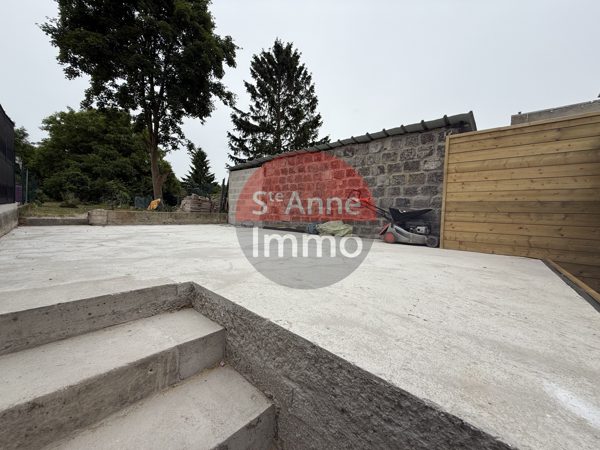 Immo80 – L'immobilier à Amiens et dans la Somme-AMIENS – QUARTIER SAINT PIERRE – AMIENOISE ENTIEREMENT RENOVER – 3 CHAMBRES – JARDIN – TERRASSE