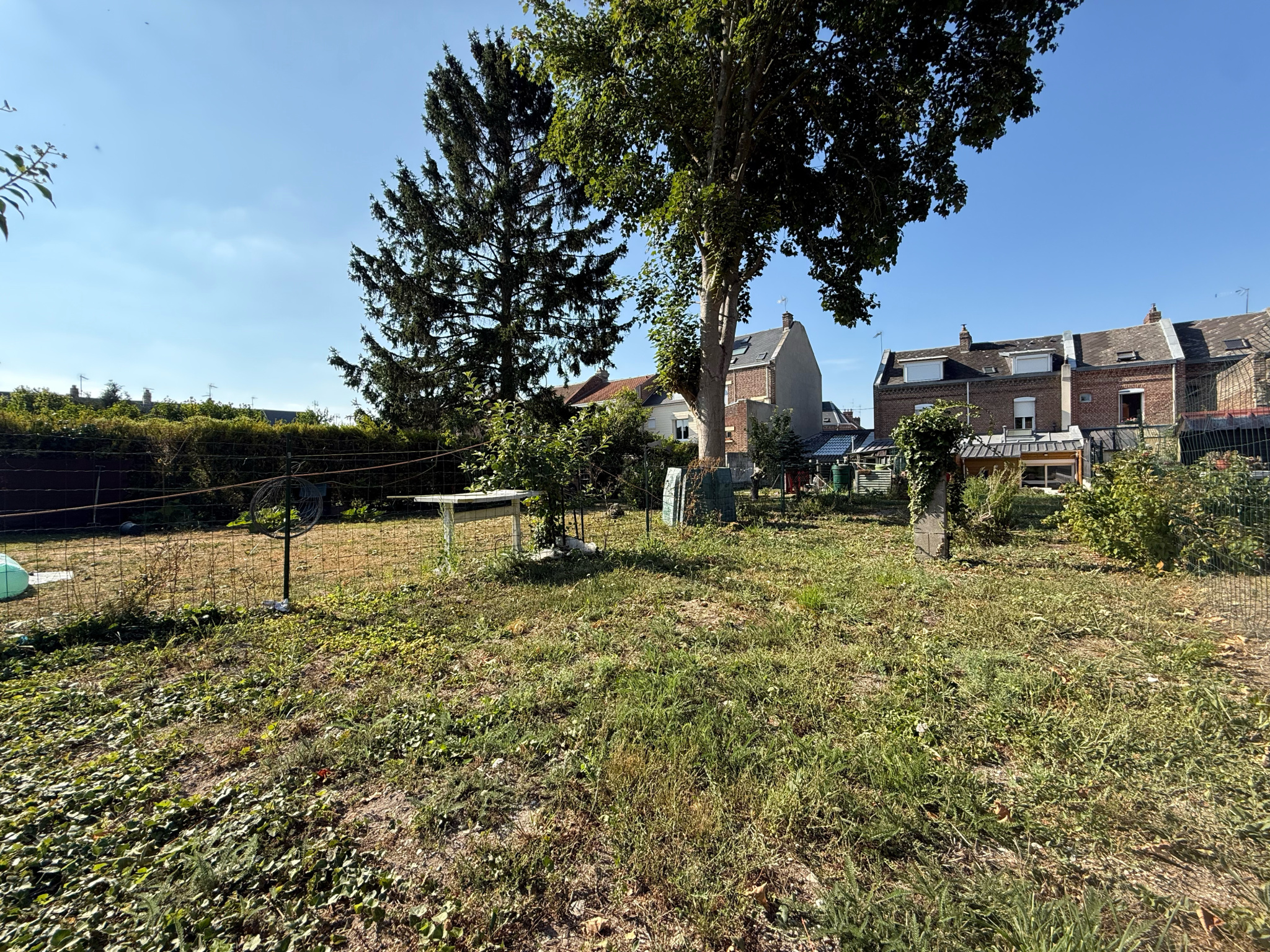 Immo80 – L'immobilier à Amiens et dans la Somme-AMIENS – QUARTIER SAINT PIERRE – AMIENOISE ENTIEREMENT RENOVER – 3 CHAMBRES – JARDIN – TERRASSE