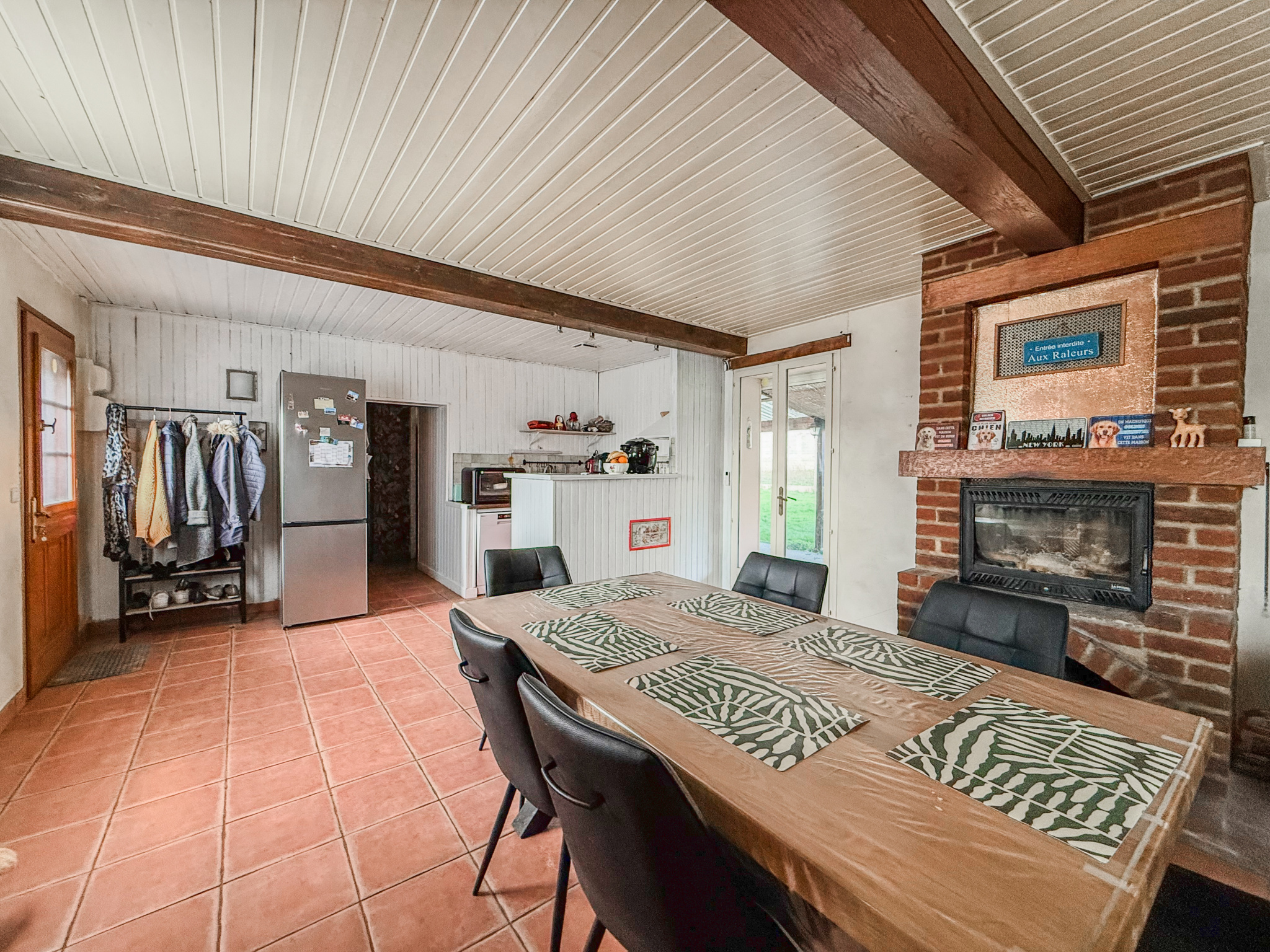 Immo80 – L'immobilier à Amiens et dans la Somme-MAISON SEMI MITOYENNE – PLAIN PIED – 3 CHAMBRES – GARAGE – JARDIN – TERRASSE