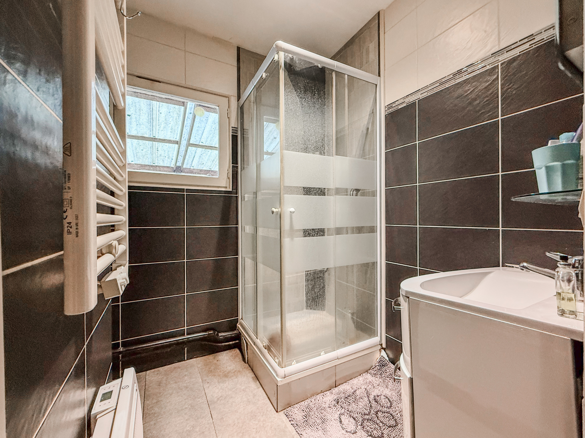 Immo80 – L'immobilier à Amiens et dans la Somme-MAISON SEMI MITOYENNE – PLAIN PIED – 3 CHAMBRES – GARAGE – JARDIN – TERRASSE