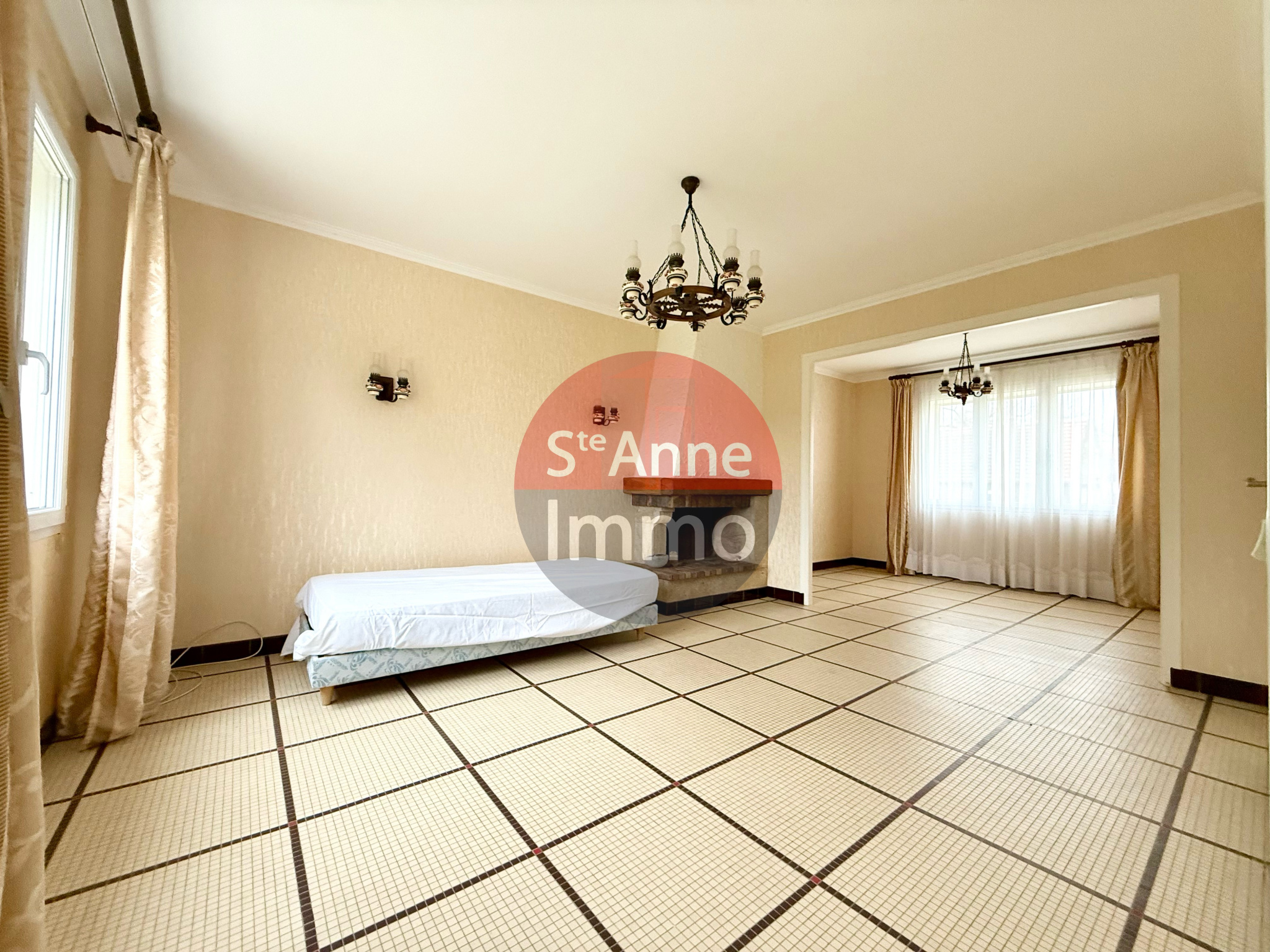 Immo80 – L'immobilier à Amiens et dans la Somme-VRELY – MAISON INDIVIDUELLE – 3 CHAMBRES – SOUS SOL COMPLET AMENAGE – DEPENDANCES – GARAGE – CAVE – JARDIN