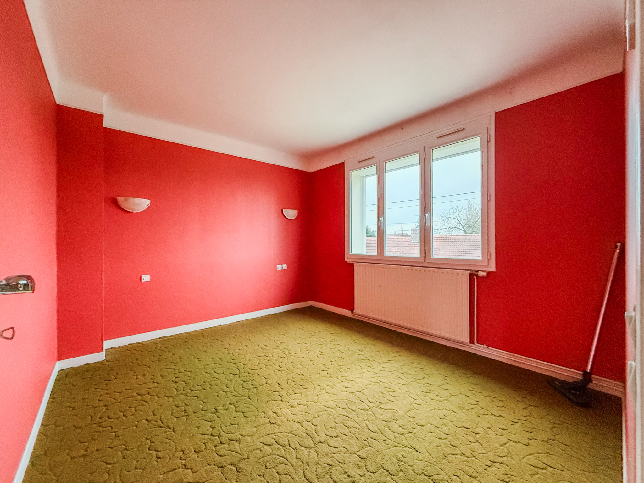 Immo80 – L'immobilier à Amiens et dans la Somme-VRELY – MAISON INDIVIDUELLE – 3 CHAMBRES – SOUS SOL COMPLET AMENAGE – DEPENDANCES – GARAGE – CAVE – JARDIN