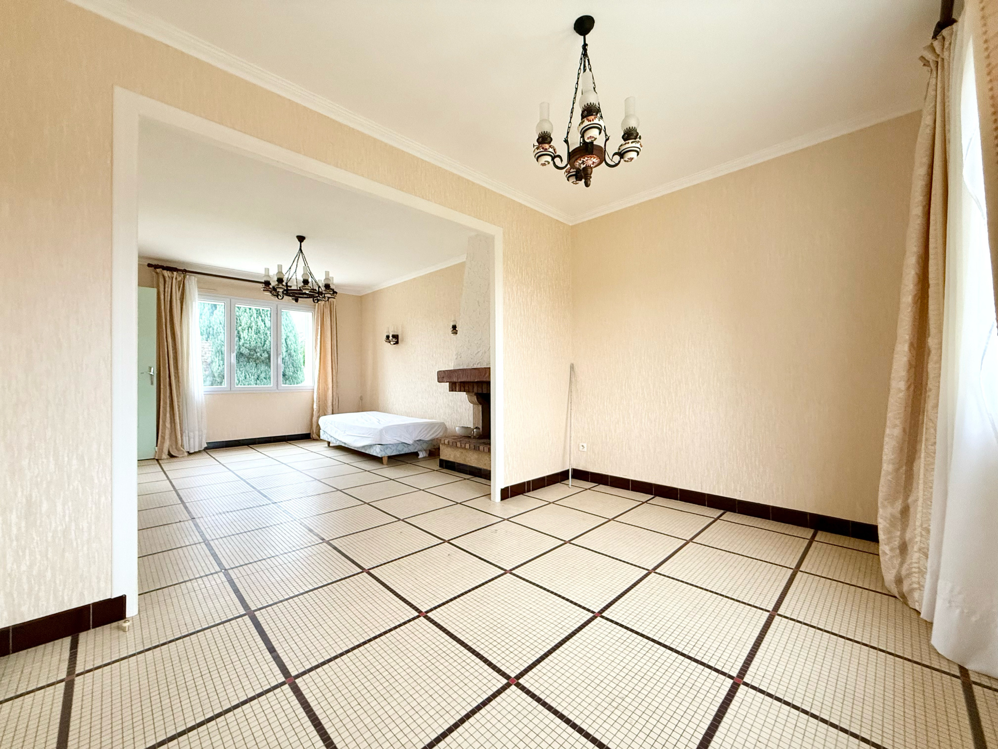 Immo80 – L'immobilier à Amiens et dans la Somme-VRELY – MAISON INDIVIDUELLE – 3 CHAMBRES – SOUS SOL COMPLET AMENAGE – DEPENDANCES – GARAGE – CAVE – JARDIN