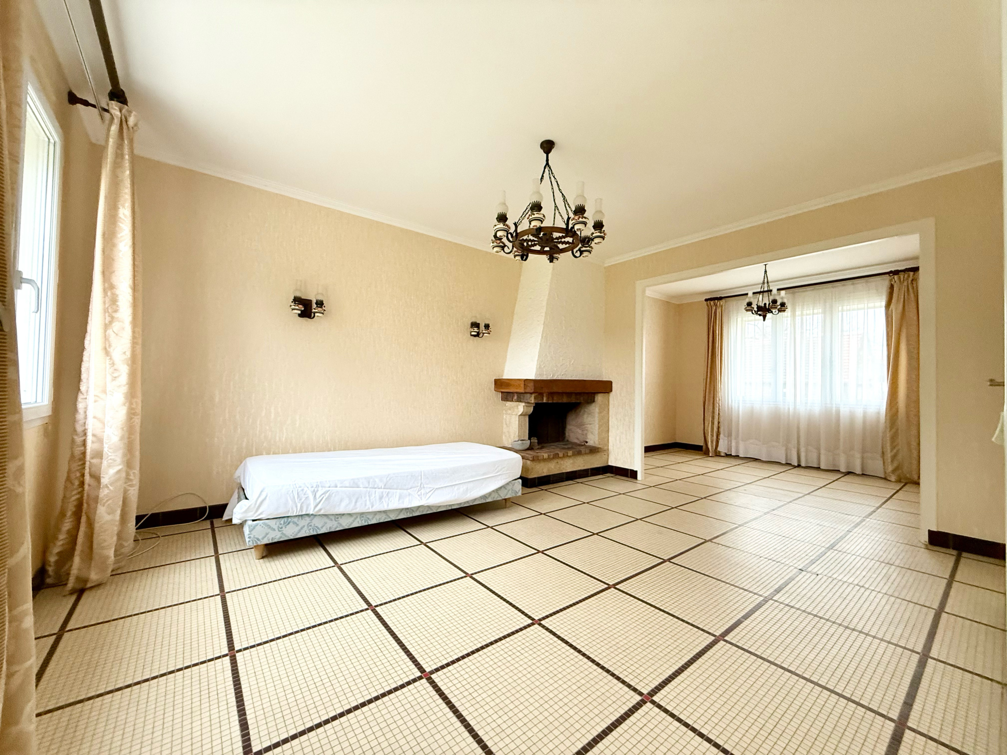 Immo80 – L'immobilier à Amiens et dans la Somme-VRELY – MAISON INDIVIDUELLE – 3 CHAMBRES – SOUS SOL COMPLET AMENAGE – DEPENDANCES – GARAGE – CAVE – JARDIN