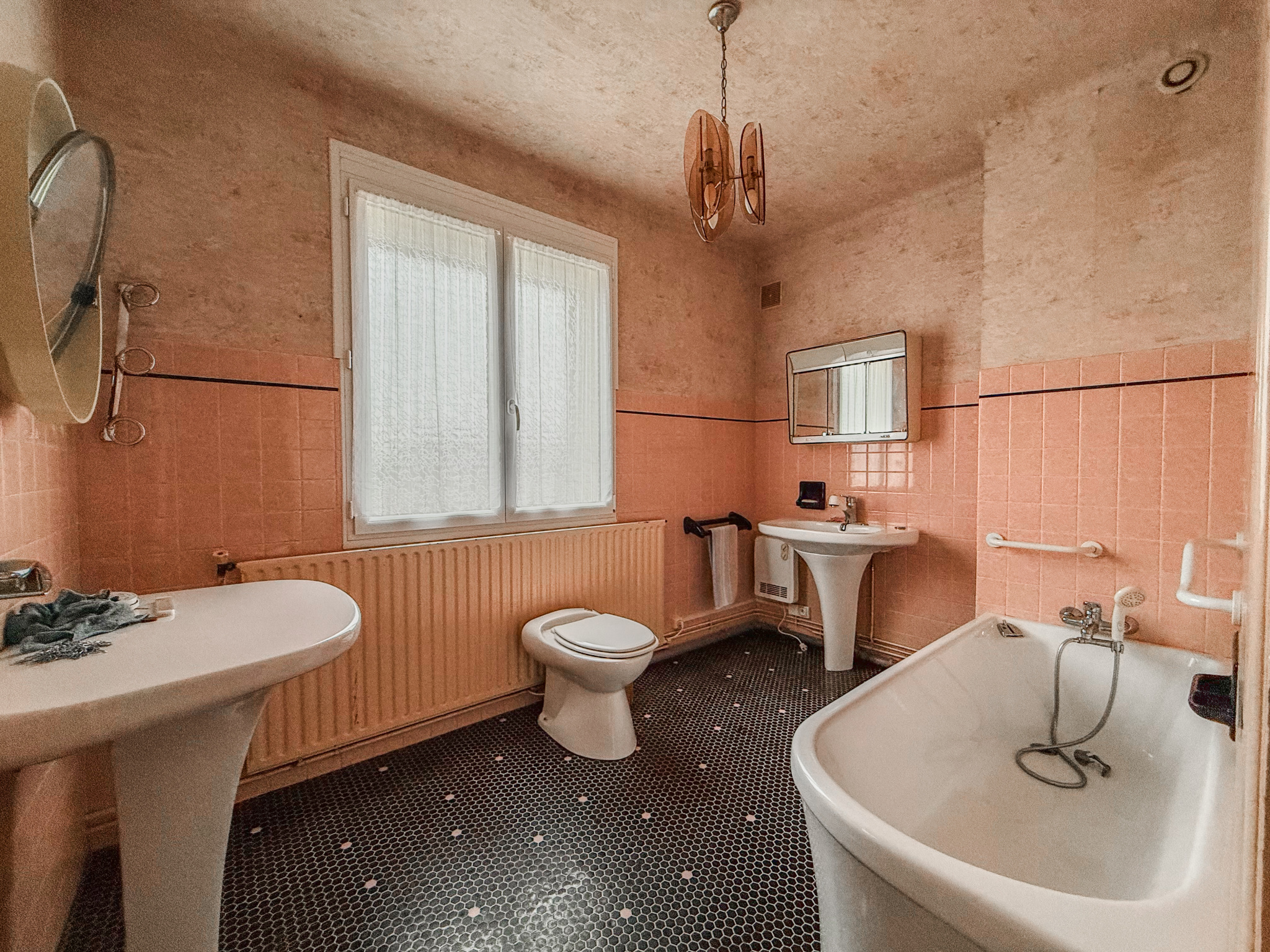 Immo80 – L'immobilier à Amiens et dans la Somme-VRELY – MAISON INDIVIDUELLE – 3 CHAMBRES – SOUS SOL COMPLET AMENAGE – DEPENDANCES – GARAGE – CAVE – JARDIN