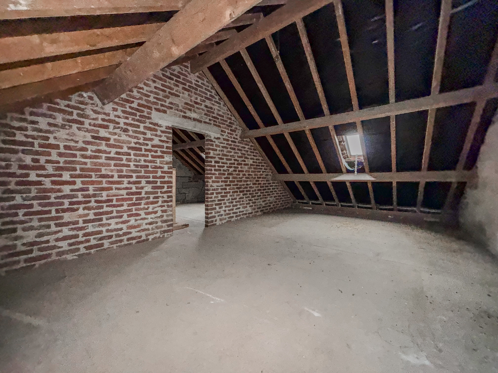 Immo80 – L'immobilier à Amiens et dans la Somme-VRELY – MAISON INDIVIDUELLE – 3 CHAMBRES – SOUS SOL COMPLET AMENAGE – DEPENDANCES – GARAGE – CAVE – JARDIN