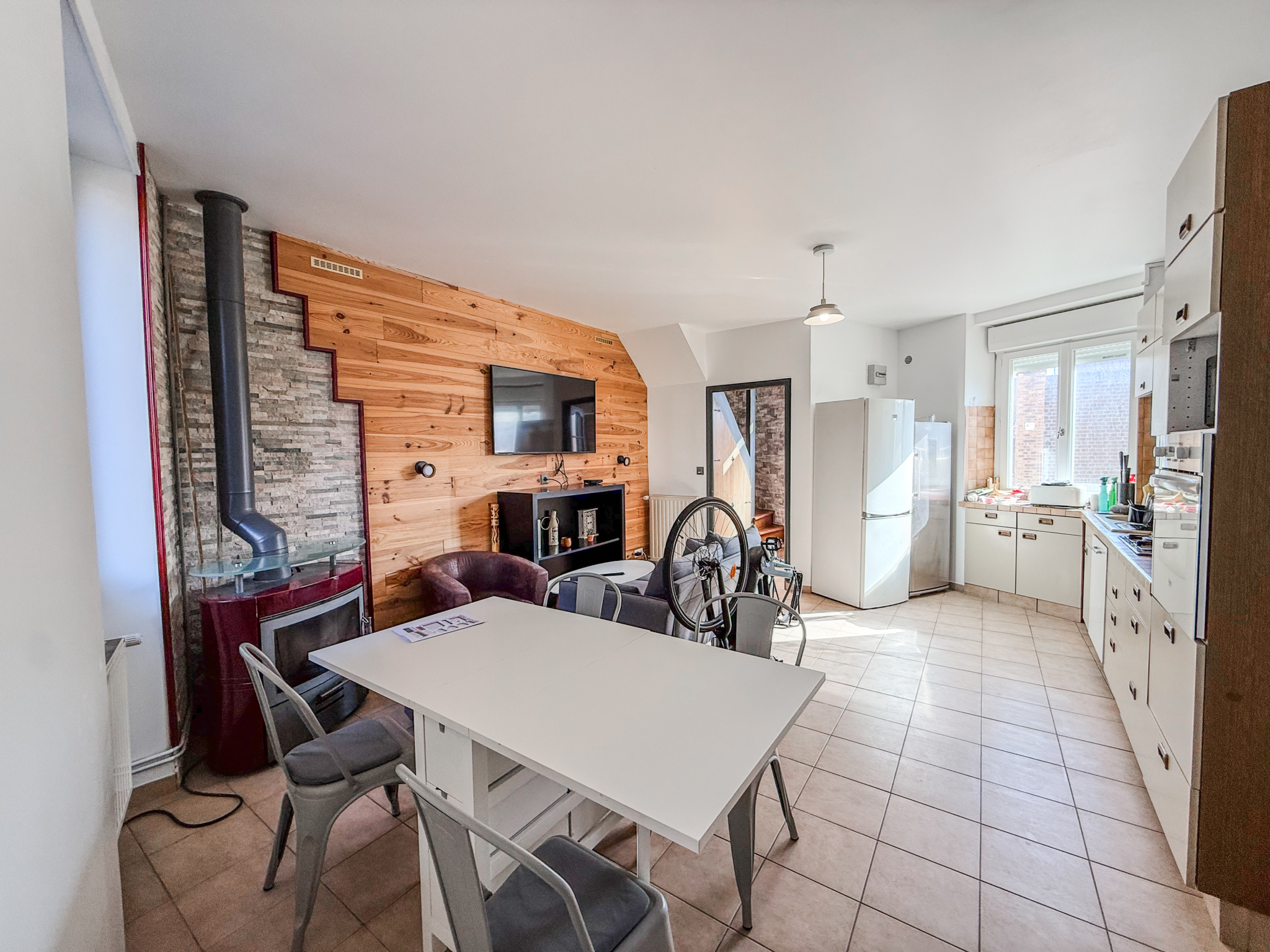 Immo80 – L'immobilier à Amiens et dans la Somme-FONTENAY-EN-PARISIS – MAISON SEMI-MITOYENNE – 5 CHAMBRES – COUR – TERRASSE – CAVE