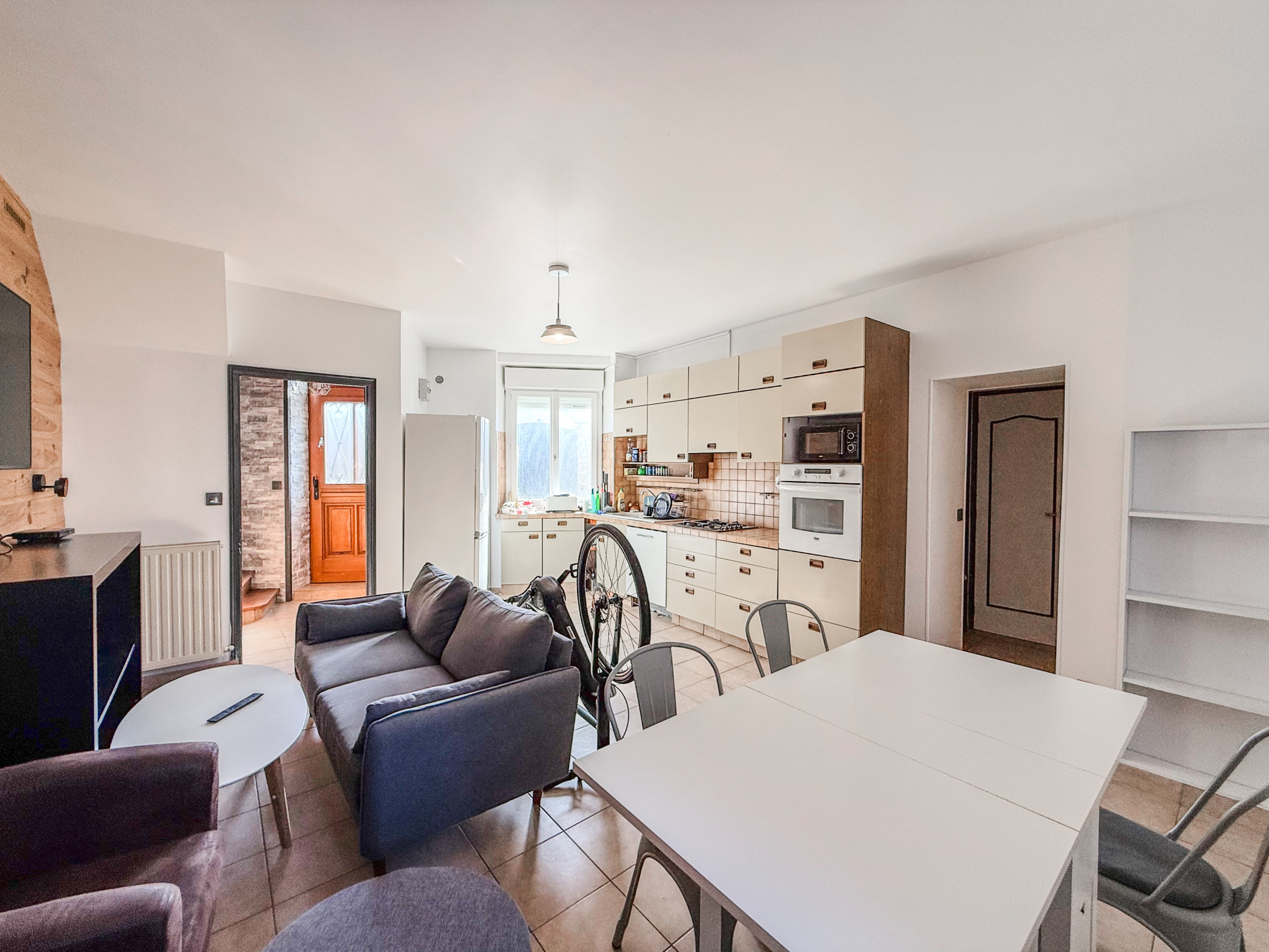 Immo80 – L'immobilier à Amiens et dans la Somme-FONTENAY-EN-PARISIS – MAISON SEMI-MITOYENNE – 5 CHAMBRES – COUR – TERRASSE – CAVE