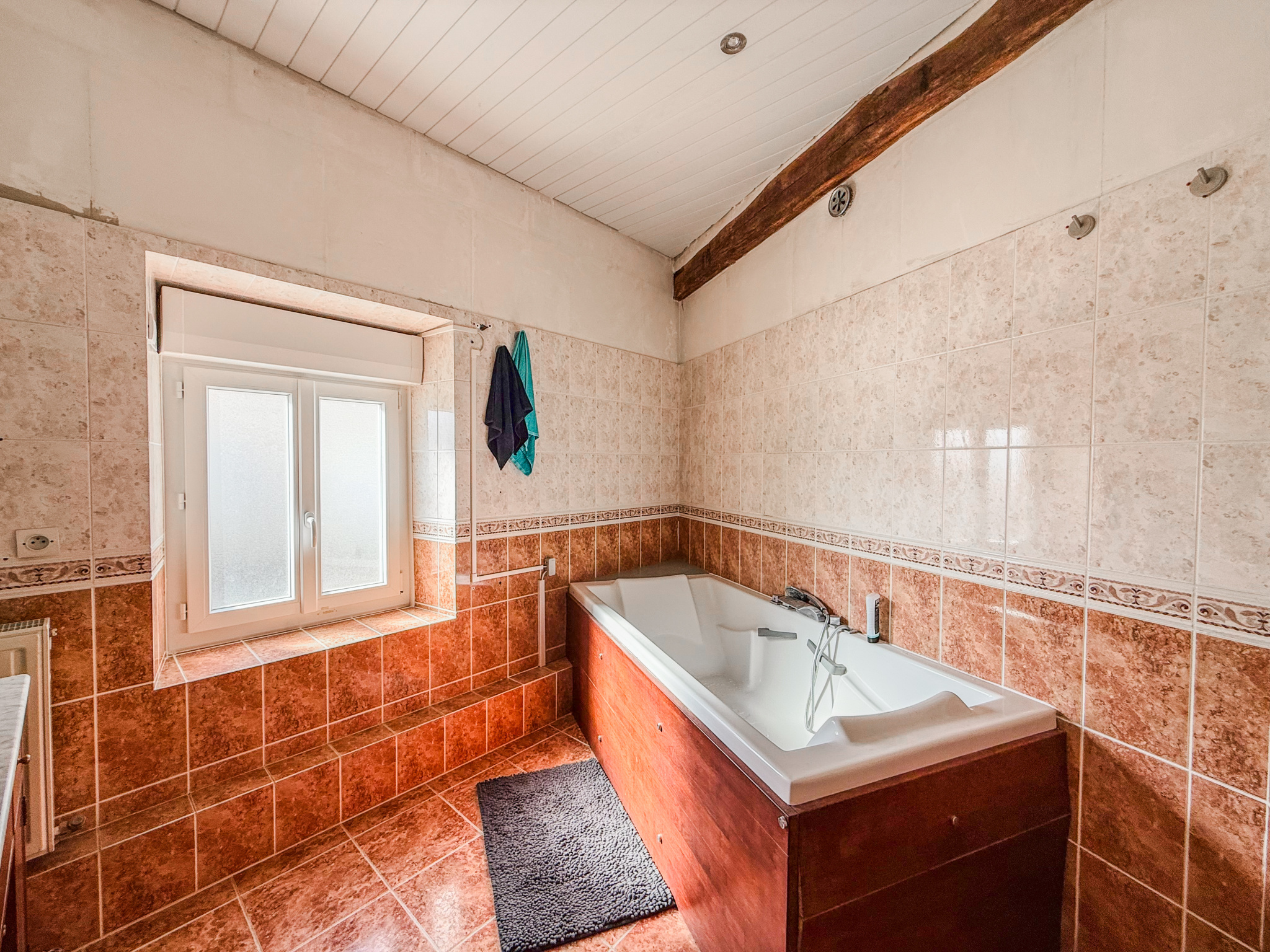 Immo80 – L'immobilier à Amiens et dans la Somme-FONTENAY-EN-PARISIS – MAISON SEMI-MITOYENNE – 5 CHAMBRES – COUR – TERRASSE – CAVE