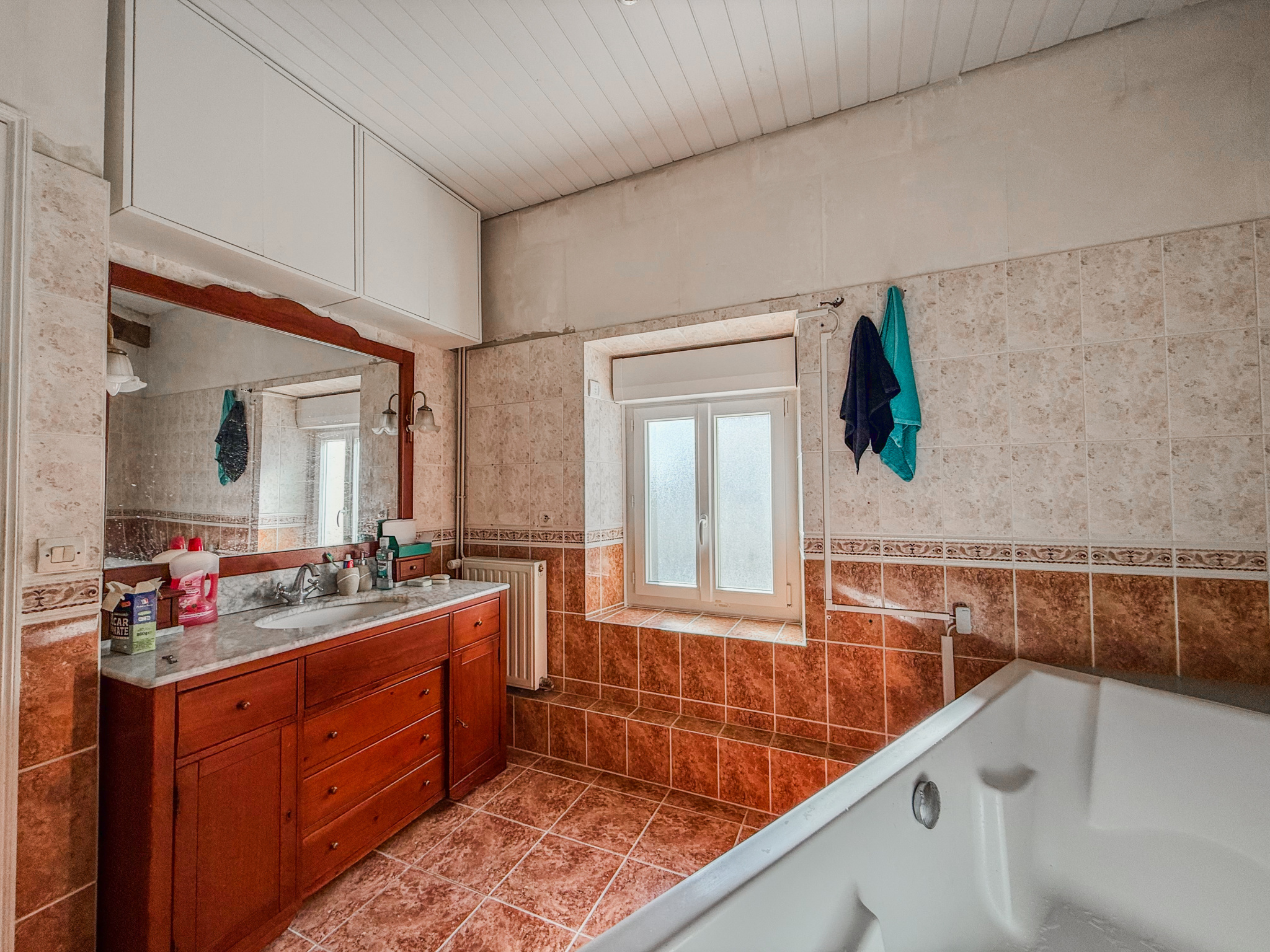 Immo80 – L'immobilier à Amiens et dans la Somme-FONTENAY-EN-PARISIS – MAISON SEMI-MITOYENNE – 5 CHAMBRES – COUR – TERRASSE – CAVE