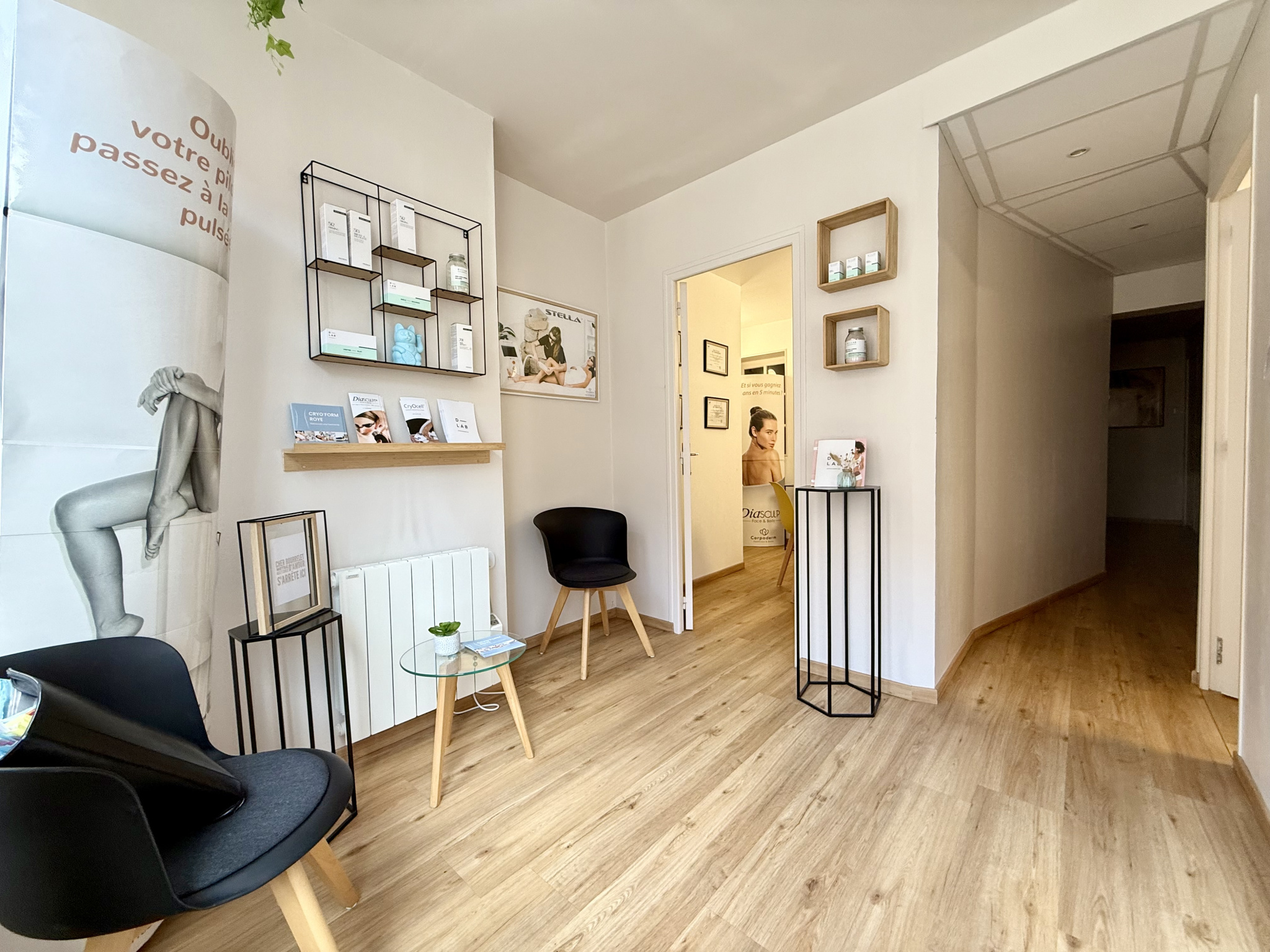 Immo80 – L'immobilier à Amiens et dans la Somme-ROYE – FONDS DE COMMERCE – 60m2 – PLAIN PIED – 1 BUREAU – 4 SALLES