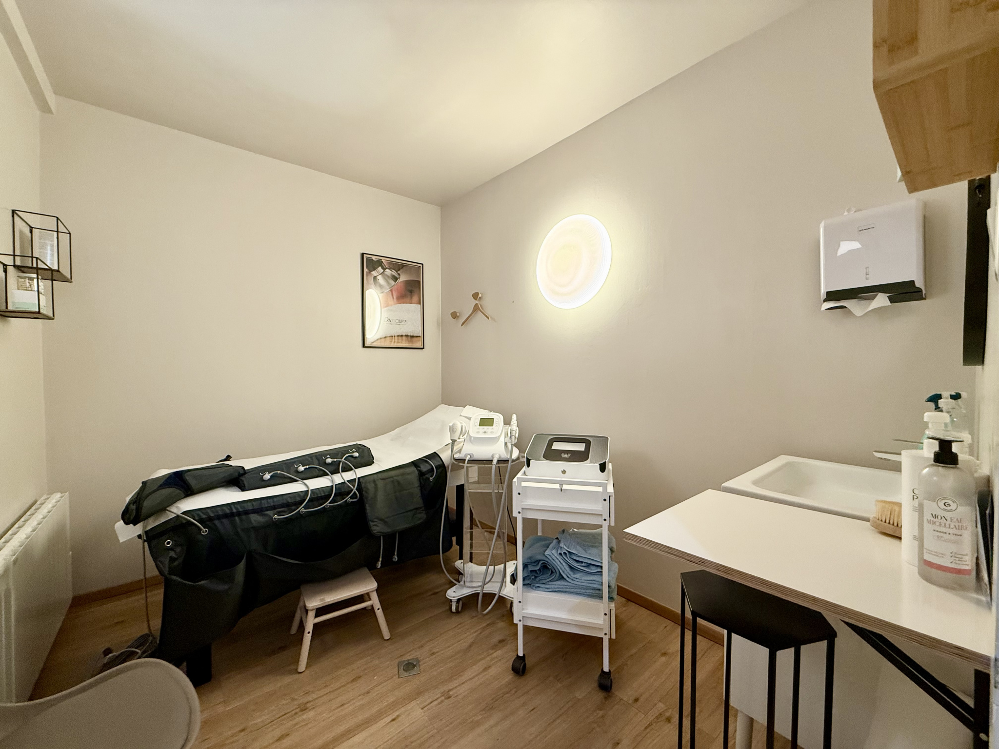 Immo80 – L'immobilier à Amiens et dans la Somme-ROYE – FONDS DE COMMERCE – 60m2 – PLAIN PIED – 1 BUREAU – 4 SALLES