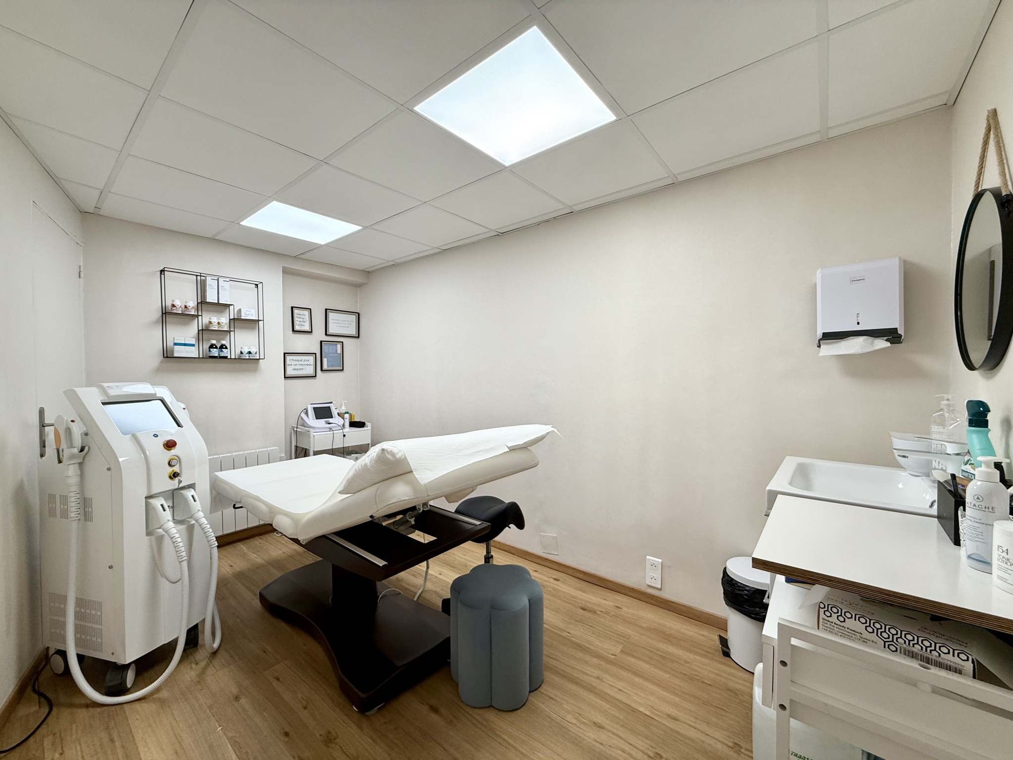 Immo80 – L'immobilier à Amiens et dans la Somme-ROYE – FONDS DE COMMERCE – 60m2 – PLAIN PIED – 1 BUREAU – 4 SALLES