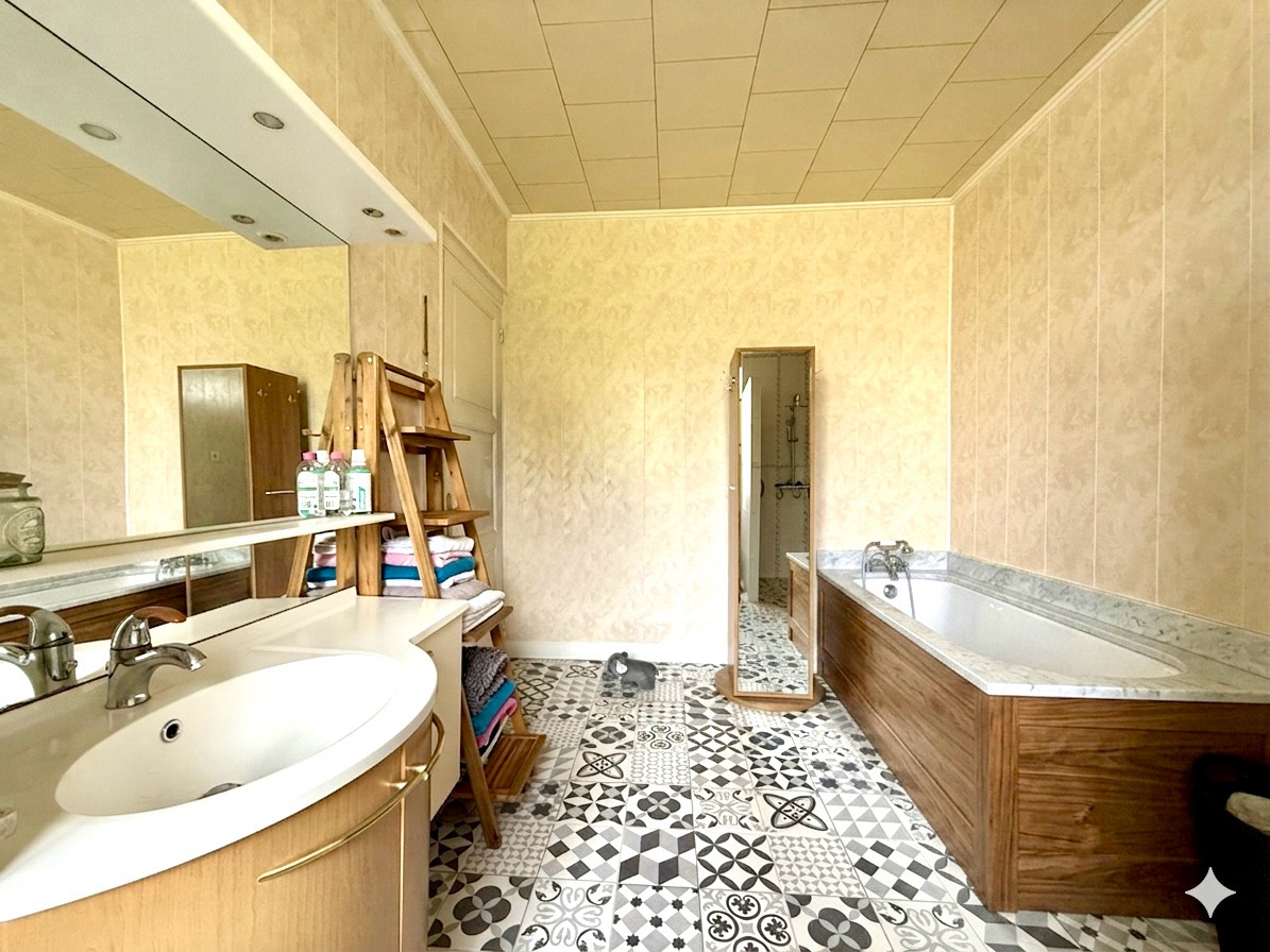Immo80 – L'immobilier à Amiens et dans la Somme-CHAULNES – 180m2 – MAISON INDIVIDUELLE – AUTONOMIE DE PLAIN PIED – 4 CHAMBRES – DOUBLE GARAGE – DEPENDANCES –
