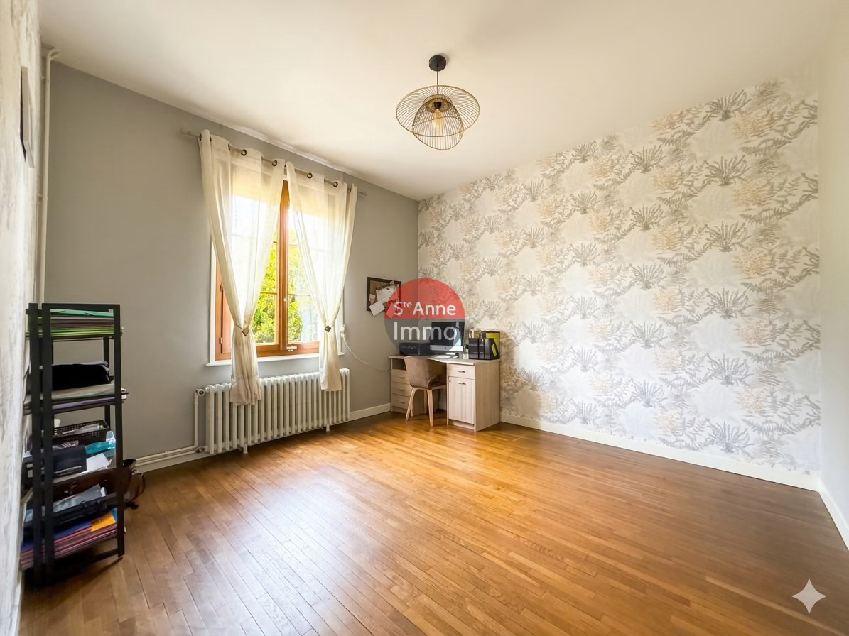 Immo80 – L'immobilier à Amiens et dans la Somme-CHAULNES – 180m2 – MAISON INDIVIDUELLE – AUTONOMIE DE PLAIN PIED – 4 CHAMBRES – DOUBLE GARAGE – DEPENDANCES –