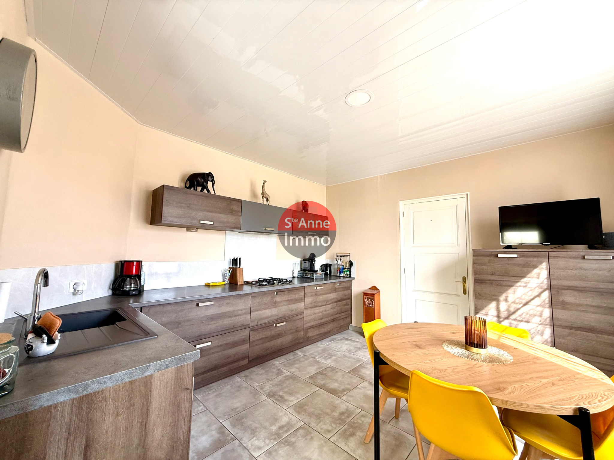 Immo80 – L'immobilier à Amiens et dans la Somme-CHAULNES – 180m2 – MAISON INDIVIDUELLE – AUTONOMIE DE PLAIN PIED – 4 CHAMBRES – DOUBLE GARAGE – DEPENDANCES –