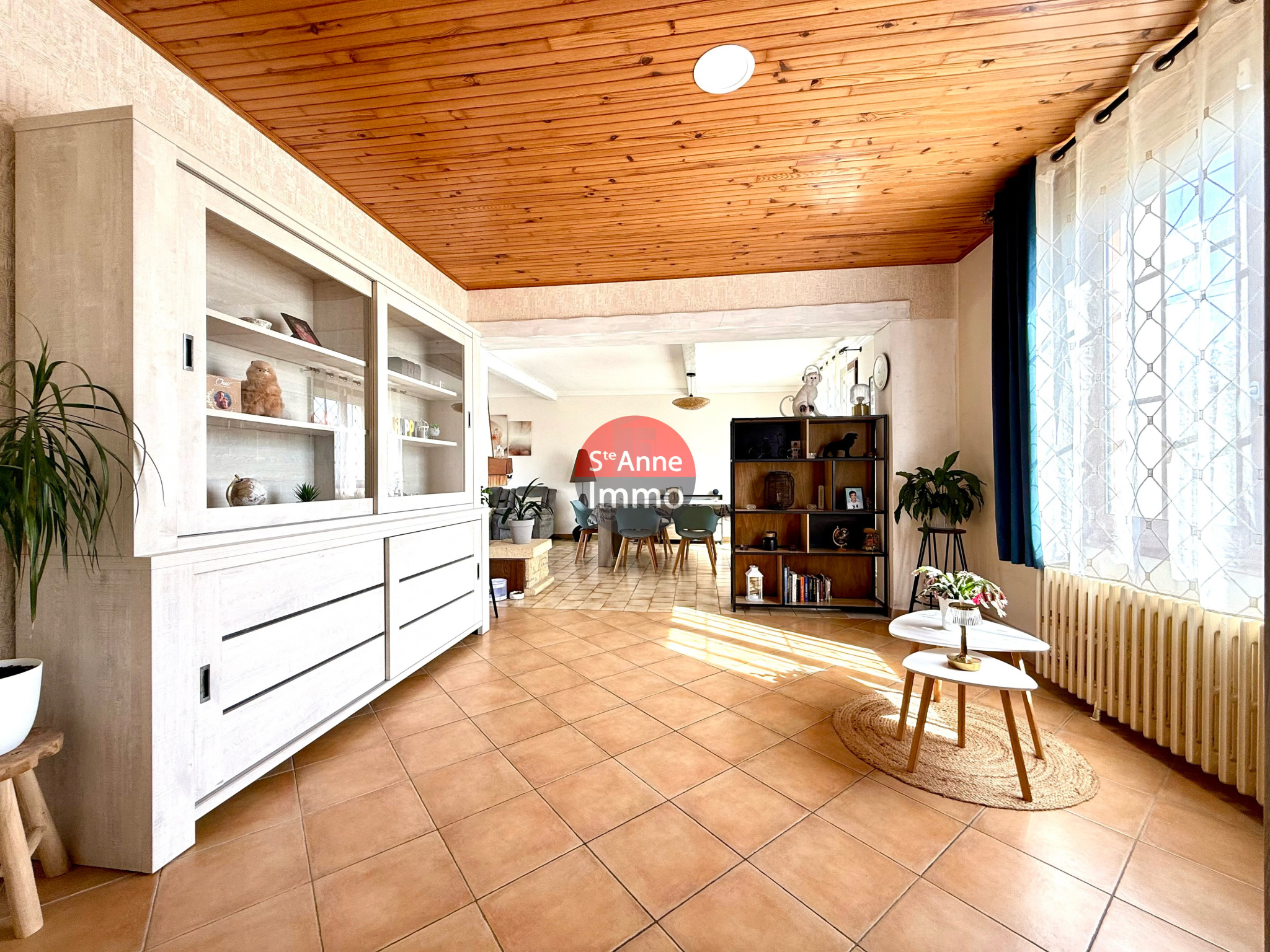 Immo80 – L'immobilier à Amiens et dans la Somme-CHAULNES – 180m2 – MAISON INDIVIDUELLE – AUTONOMIE DE PLAIN PIED – 4 CHAMBRES – DOUBLE GARAGE – DEPENDANCES –