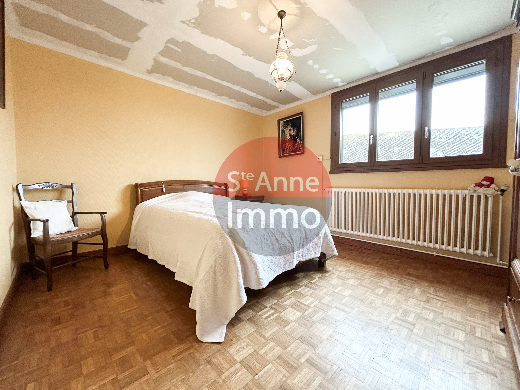 Immo80 – L'immobilier à Amiens et dans la Somme-ROSIERES-EN-SANTERRE – CORPS DE FERME ELEVE SUR SOUS SOL COMPLET – VIVABLE DE PLAIN PIED – 7 CHAMBRES – HANGAR