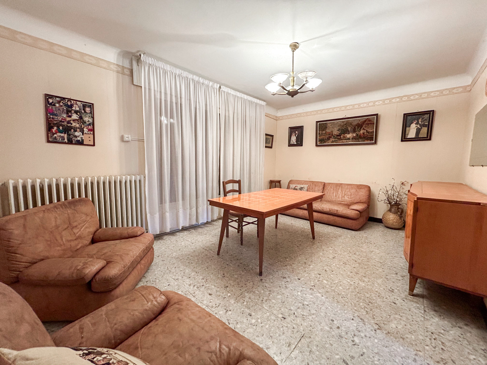 Immo80 – L'immobilier à Amiens et dans la Somme-ROSIERES-EN-SANTERRE – CORPS DE FERME ELEVE SUR SOUS SOL COMPLET – VIVABLE DE PLAIN PIED – 7 CHAMBRES – HANGAR