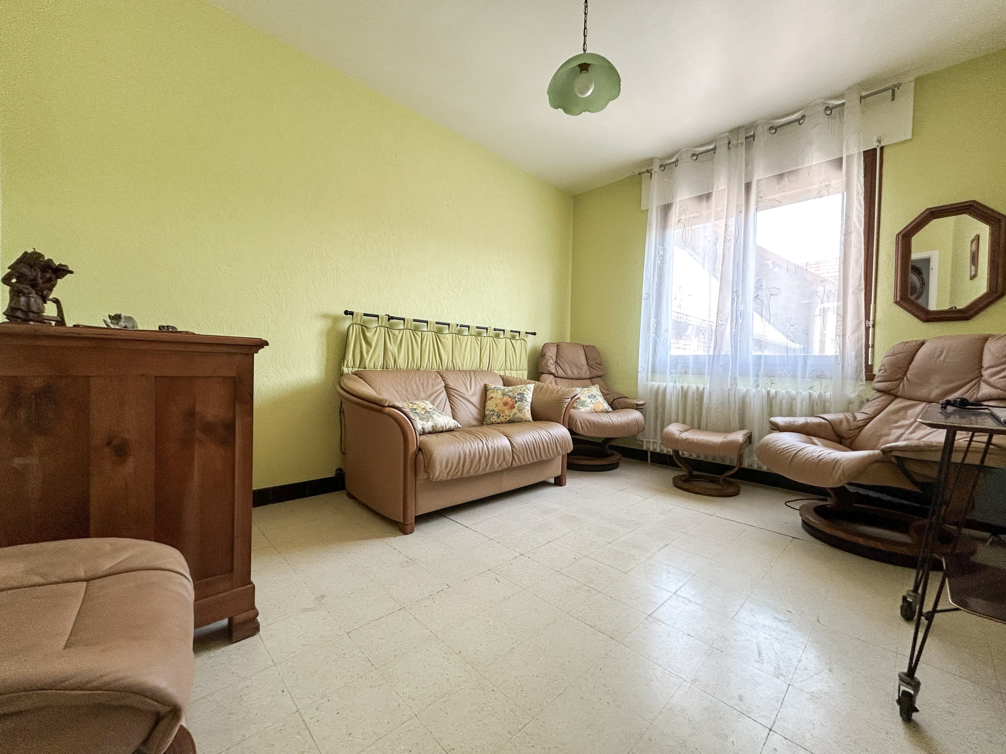 Immo80 – L'immobilier à Amiens et dans la Somme-ROSIERES-EN-SANTERRE – CORPS DE FERME ELEVE SUR SOUS SOL COMPLET – VIVABLE DE PLAIN PIED – 7 CHAMBRES – HANGAR