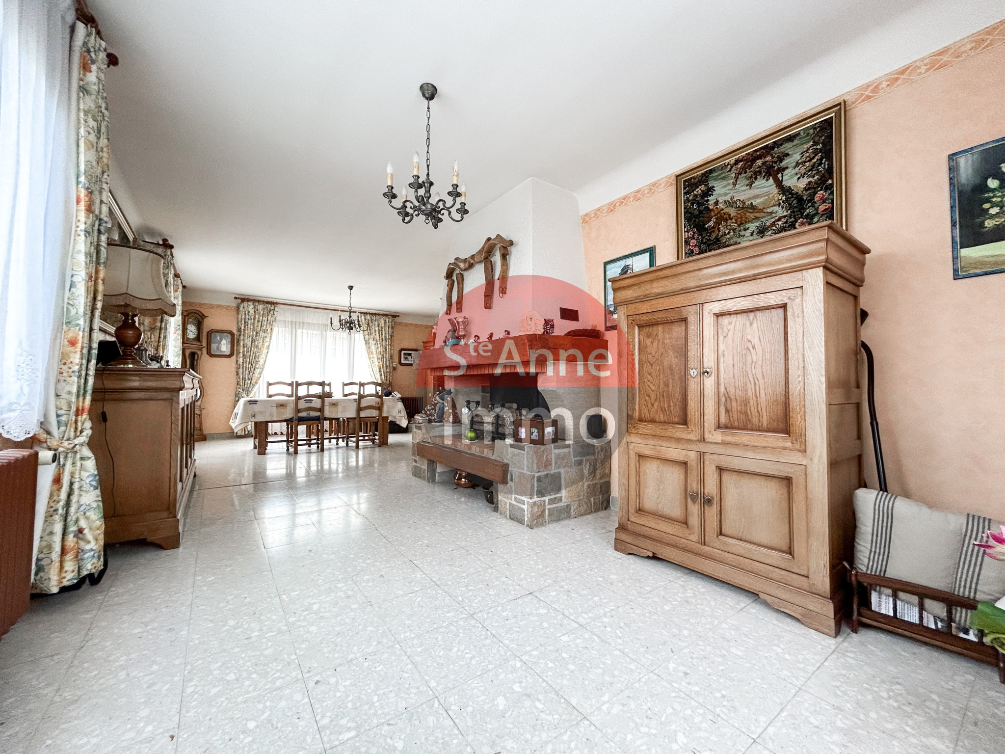 Immo80 – L'immobilier à Amiens et dans la Somme-ROSIERES-EN-SANTERRE – CORPS DE FERME ELEVE SUR SOUS SOL COMPLET – VIVABLE DE PLAIN PIED – 7 CHAMBRES – HANGAR