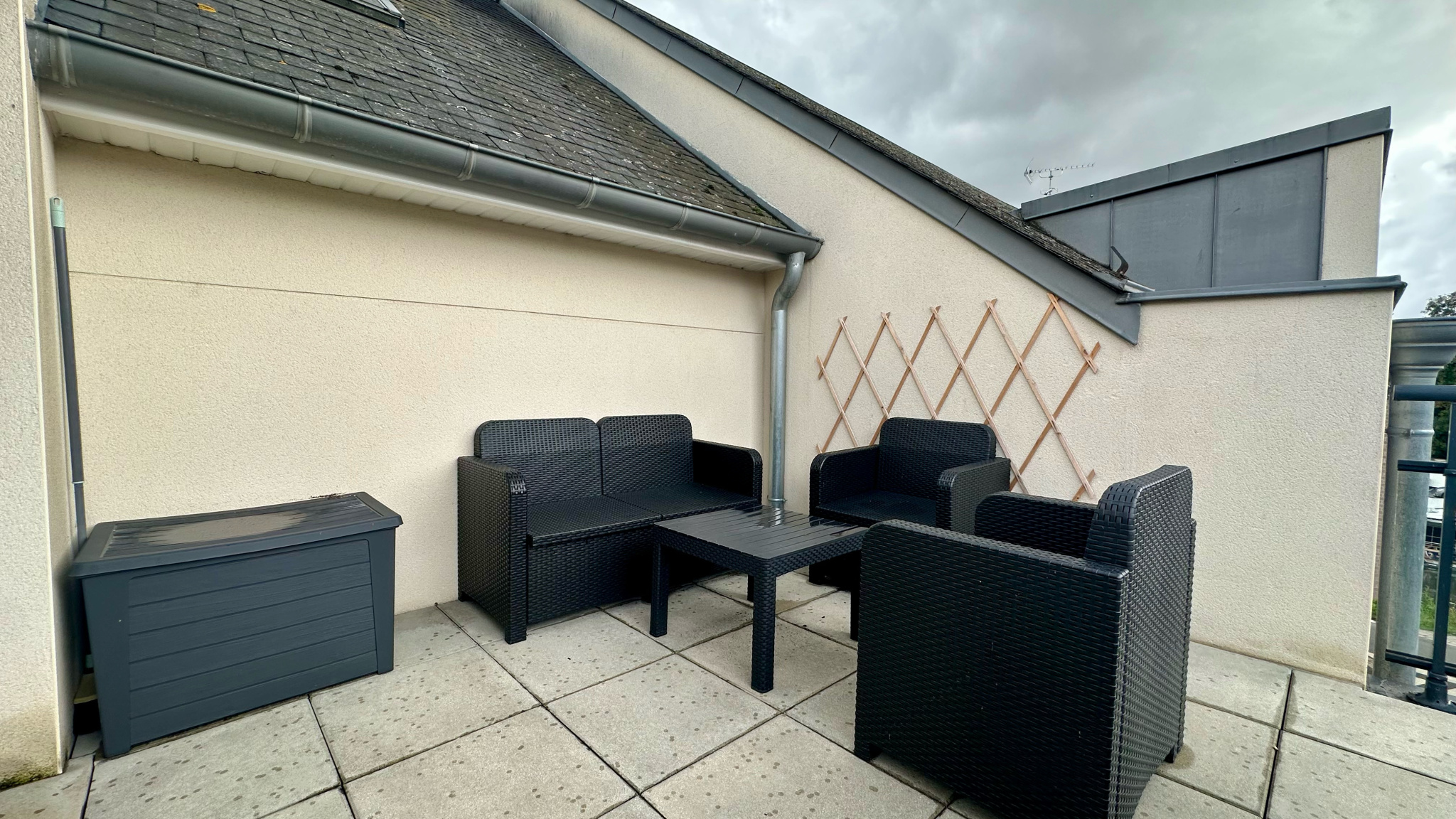 Immo80 – L'immobilier à Amiens et dans la Somme-AMIENS – QUARTIER SAINT-MAURICE – APPARTEMENT T2 – MEUBLE – TERRASSE – STATIONNEMENT 