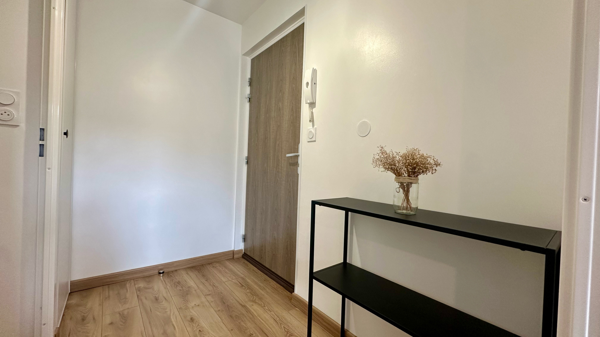 Immo80 – L'immobilier à Amiens et dans la Somme-AMIENS – QUARTIER SAINT-MAURICE – APPARTEMENT T2 – MEUBLE – TERRASSE – STATIONNEMENT 