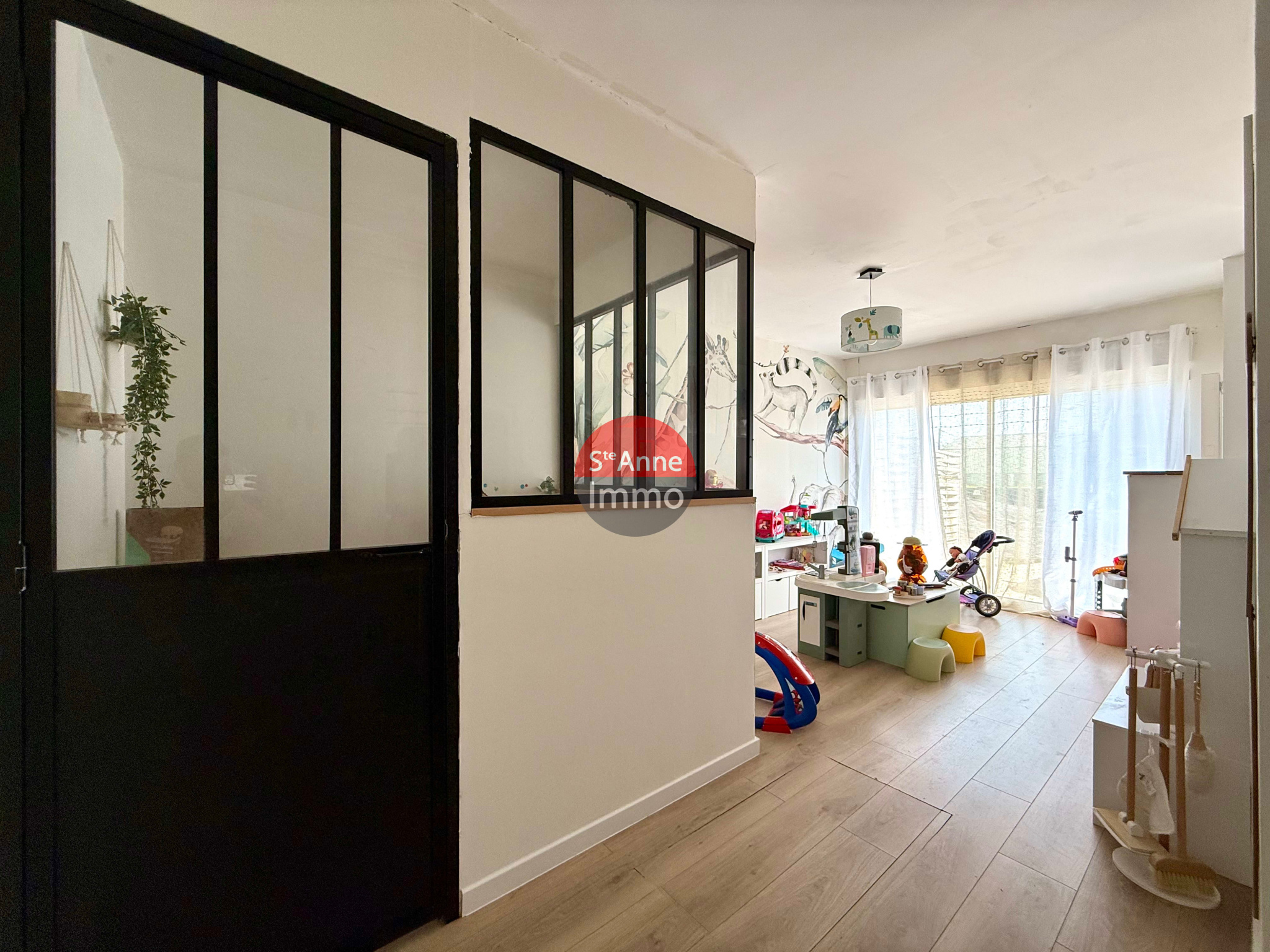 Immo80 – L'immobilier à Amiens et dans la Somme-AMY – MAISON SEMI-MITOYENNE – 4 CHAMBRES – AUTONOMIE DE PLAIN PIED – GARAGE – COUR – JARDIN
