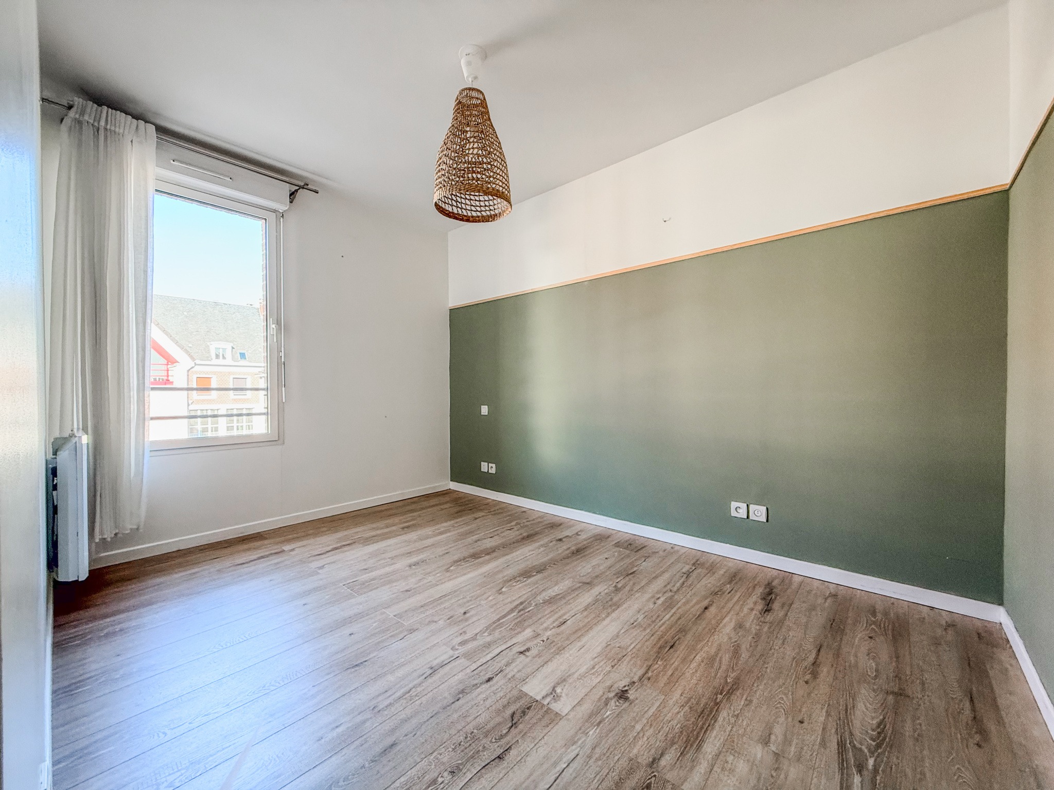 Immo80 – L'immobilier à Amiens et dans la Somme-AMIENS – T4 – CENTRE VILLE – 3 CHAMBRES – PLACE DE PARKING SECURISEE – BALCON