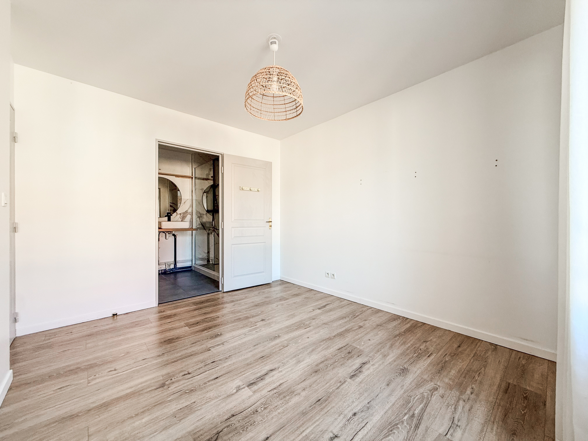 Immo80 – L'immobilier à Amiens et dans la Somme-AMIENS – T4 – CENTRE VILLE – 3 CHAMBRES – PLACE DE PARKING SECURISEE – BALCON