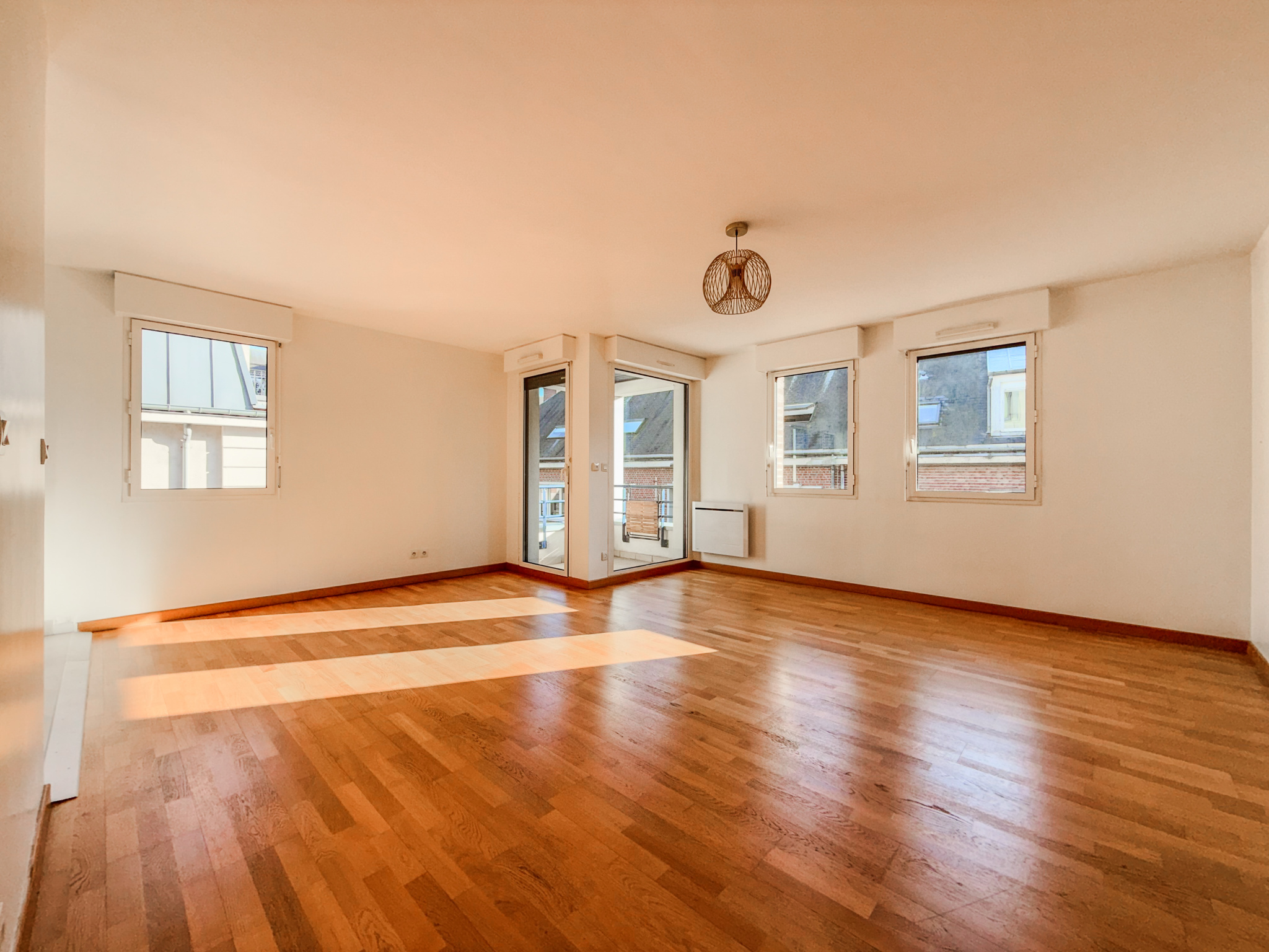 Immo80 – L'immobilier à Amiens et dans la Somme-AMIENS – T4 – CENTRE VILLE – 3 CHAMBRES – PLACE DE PARKING SECURISEE – BALCON