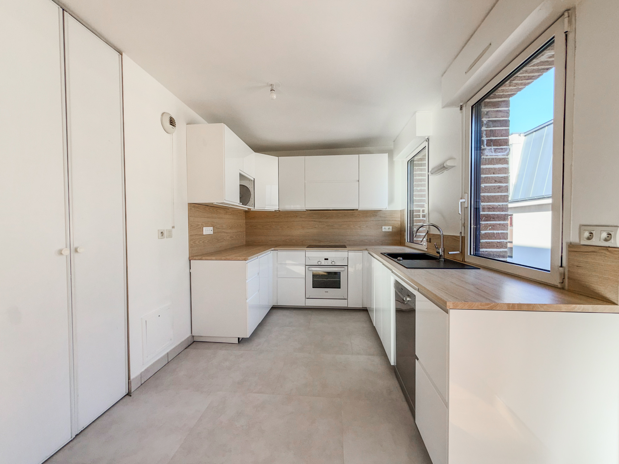 Immo80 – L'immobilier à Amiens et dans la Somme-AMIENS – T4 – CENTRE VILLE – 3 CHAMBRES – PLACE DE PARKING SECURISEE – BALCON