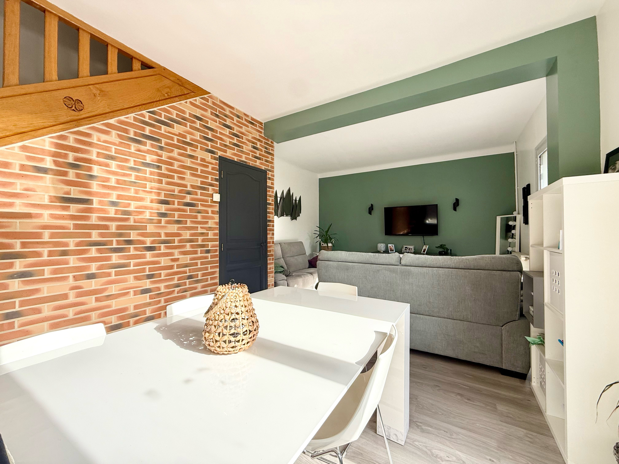 Immo80 – L'immobilier à Amiens et dans la Somme-MONTDIDIER – MAISON SEMI MITOYENNE – 3 CHAMBRES – JARDIN – DEPENDANCE – GARAGE
