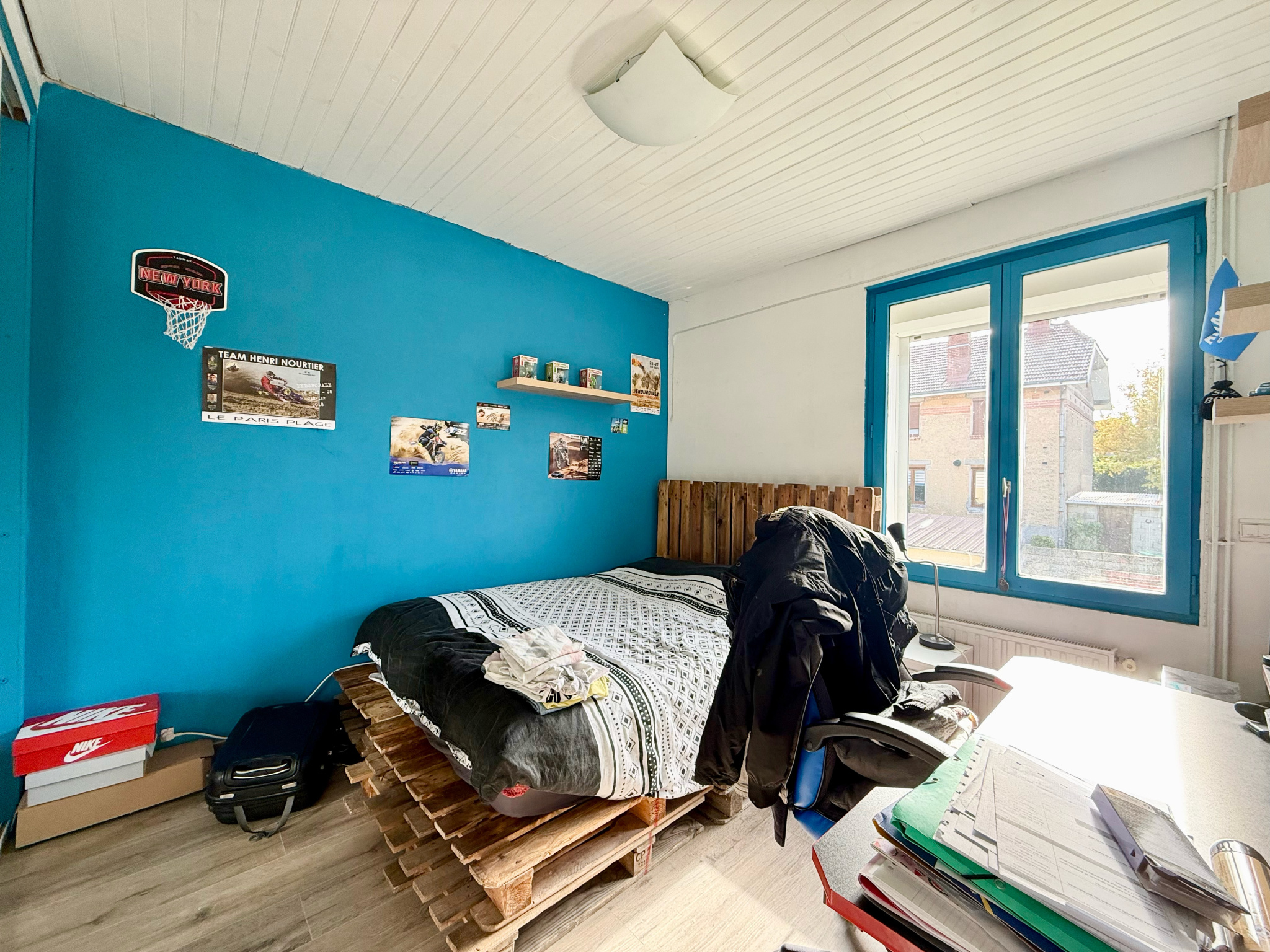 Immo80 – L'immobilier à Amiens et dans la Somme-MONTDIDIER – MAISON SEMI MITOYENNE – 3 CHAMBRES – JARDIN – DEPENDANCE – GARAGE