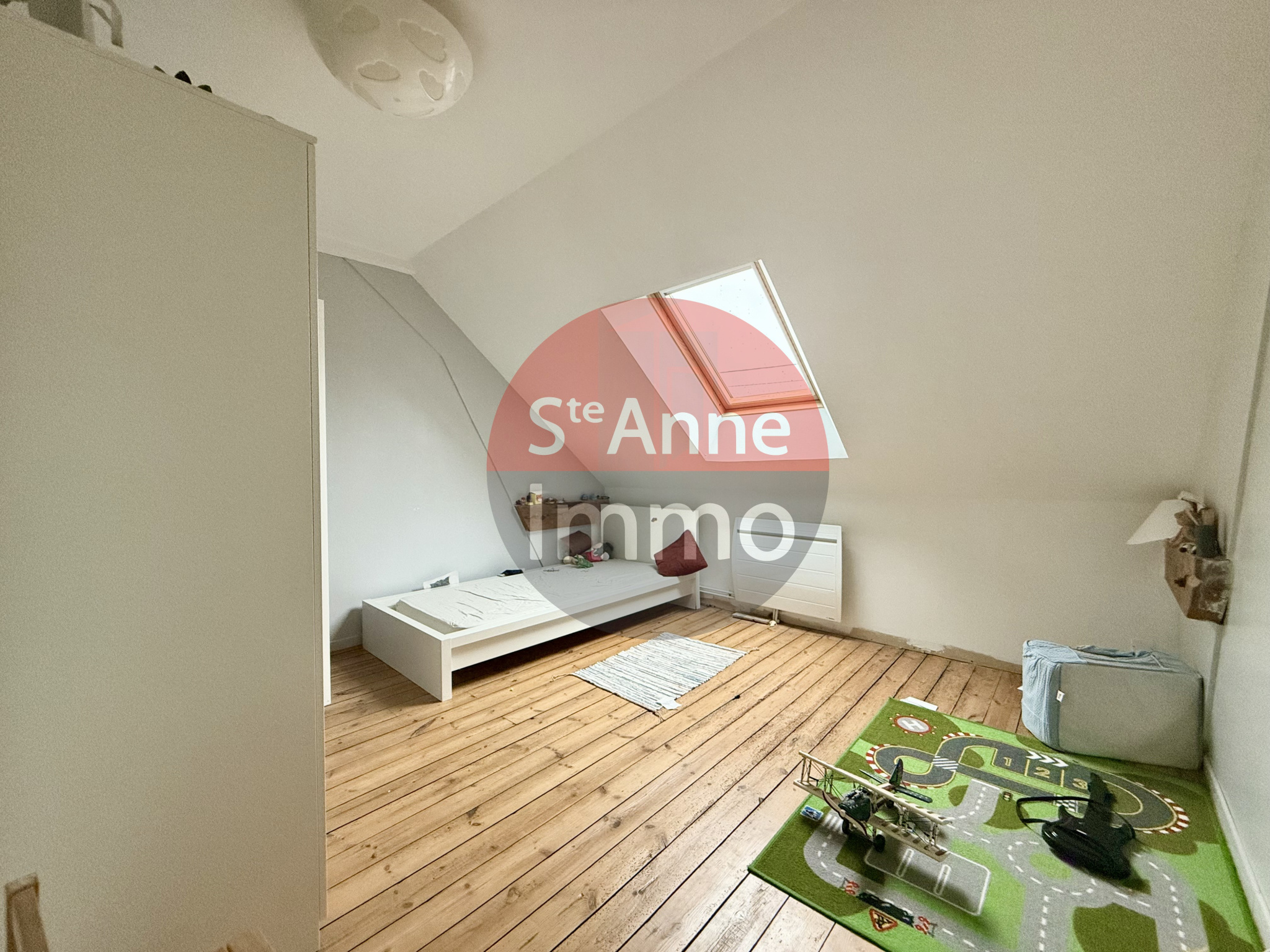 Immo80 – L'immobilier à Amiens et dans la Somme-HATTENCOURT – MAISON MITOYENNE – 5 CHAMBRES – GARAGE – JARDIN