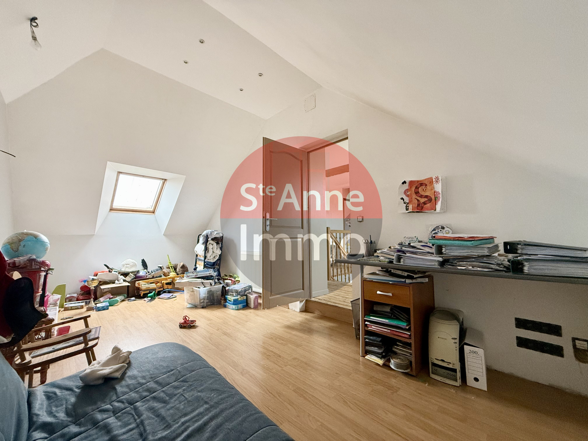 Immo80 – L'immobilier à Amiens et dans la Somme-HATTENCOURT – MAISON MITOYENNE – 5 CHAMBRES – GARAGE – JARDIN