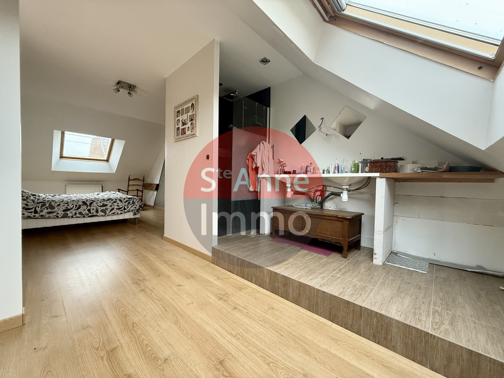 Immo80 – L'immobilier à Amiens et dans la Somme-HATTENCOURT – MAISON MITOYENNE – 5 CHAMBRES – GARAGE – JARDIN