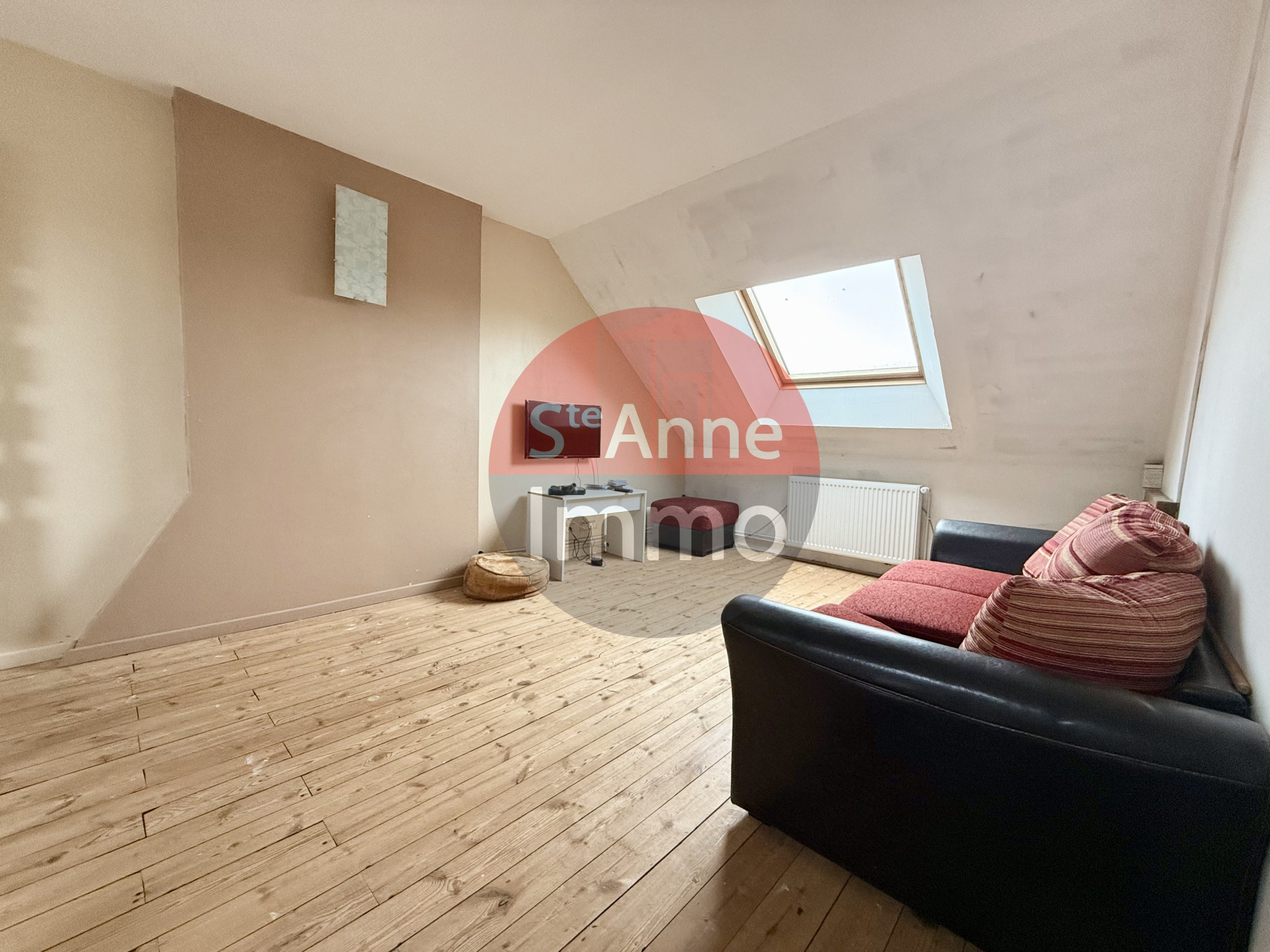 Immo80 – L'immobilier à Amiens et dans la Somme-HATTENCOURT – MAISON MITOYENNE – 5 CHAMBRES – GARAGE – JARDIN