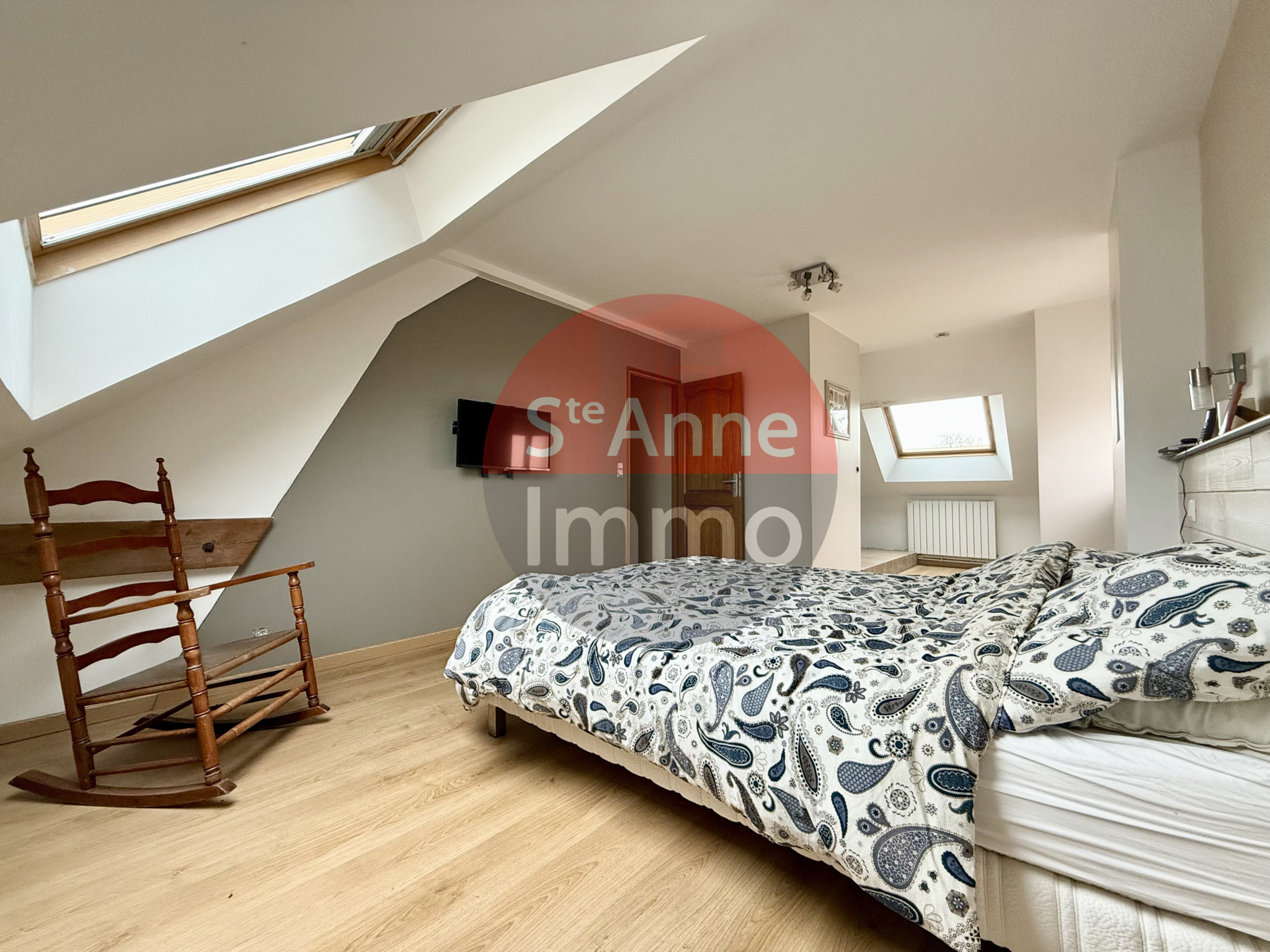 Immo80 – L'immobilier à Amiens et dans la Somme-HATTENCOURT – MAISON MITOYENNE – 5 CHAMBRES – GARAGE – JARDIN