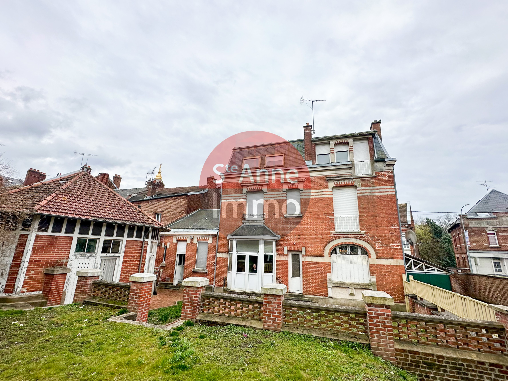 Immo80 – L'immobilier à Amiens et dans la Somme-ALBERT – MAISON BOURGEOISE – 8 CHAMBRES – CAVE – JARDIN – TERRASSE